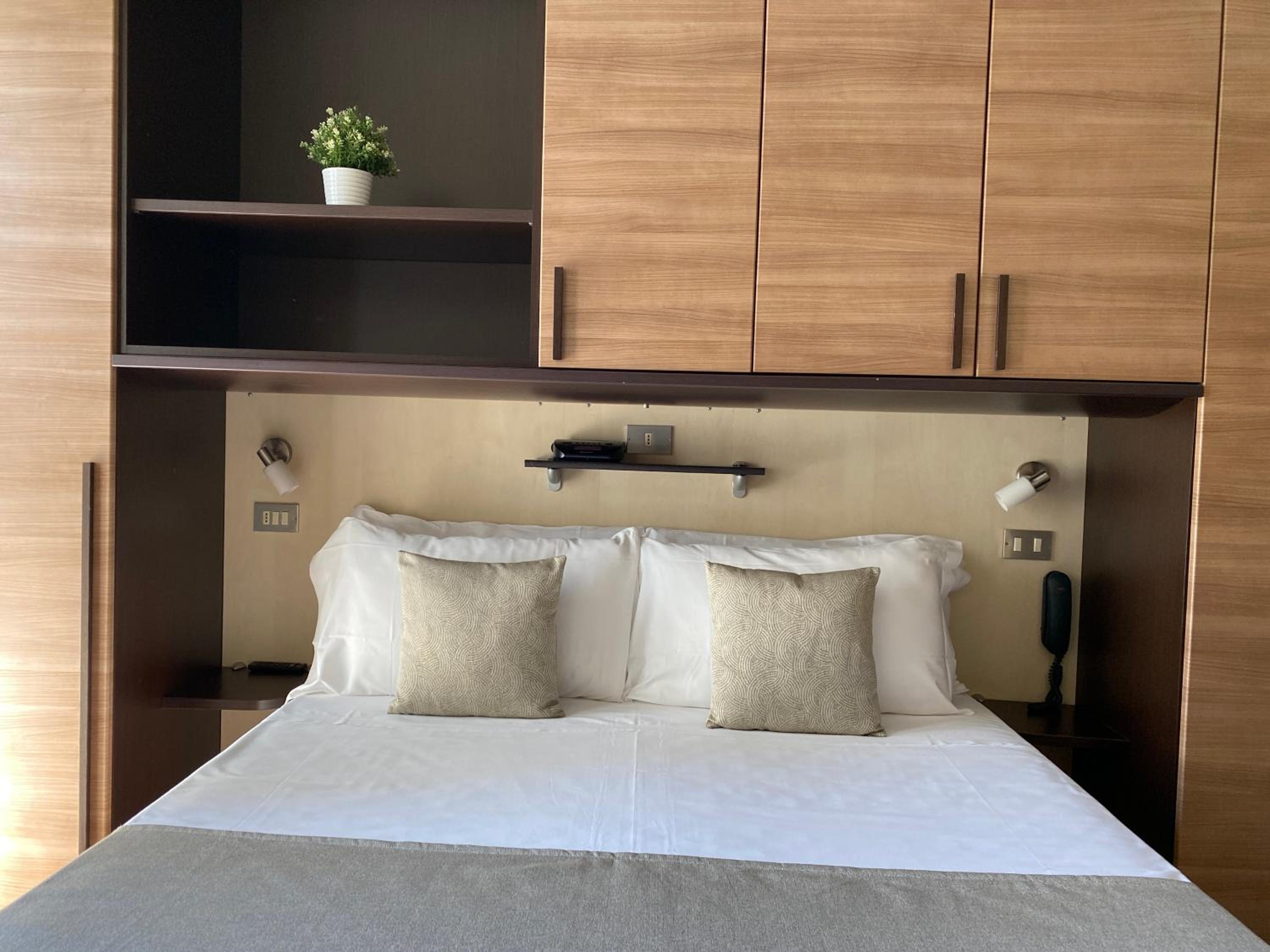 Deluxe Double or Twin Room - Photo 4