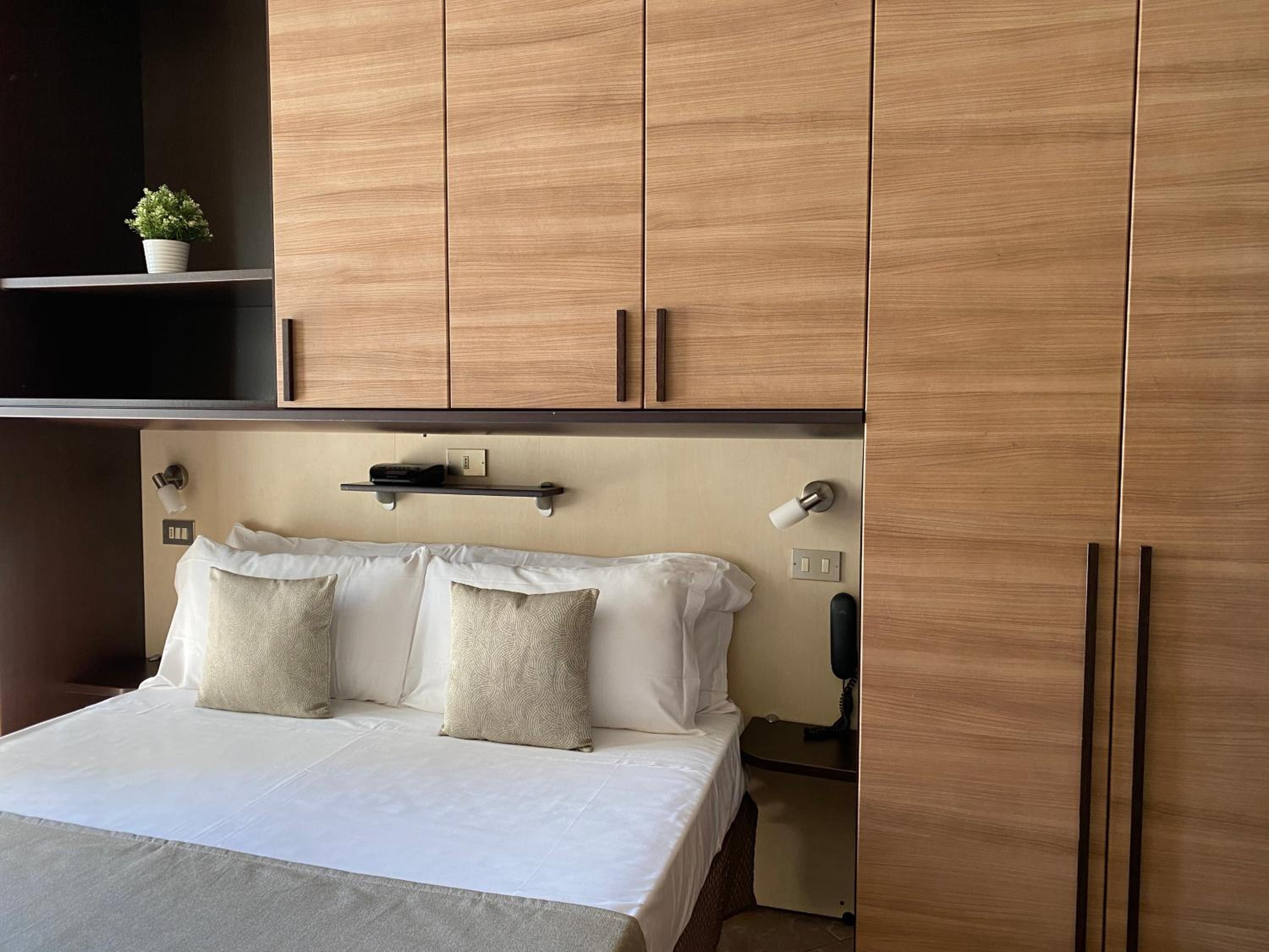 Deluxe Double or Twin Room - Photo 5