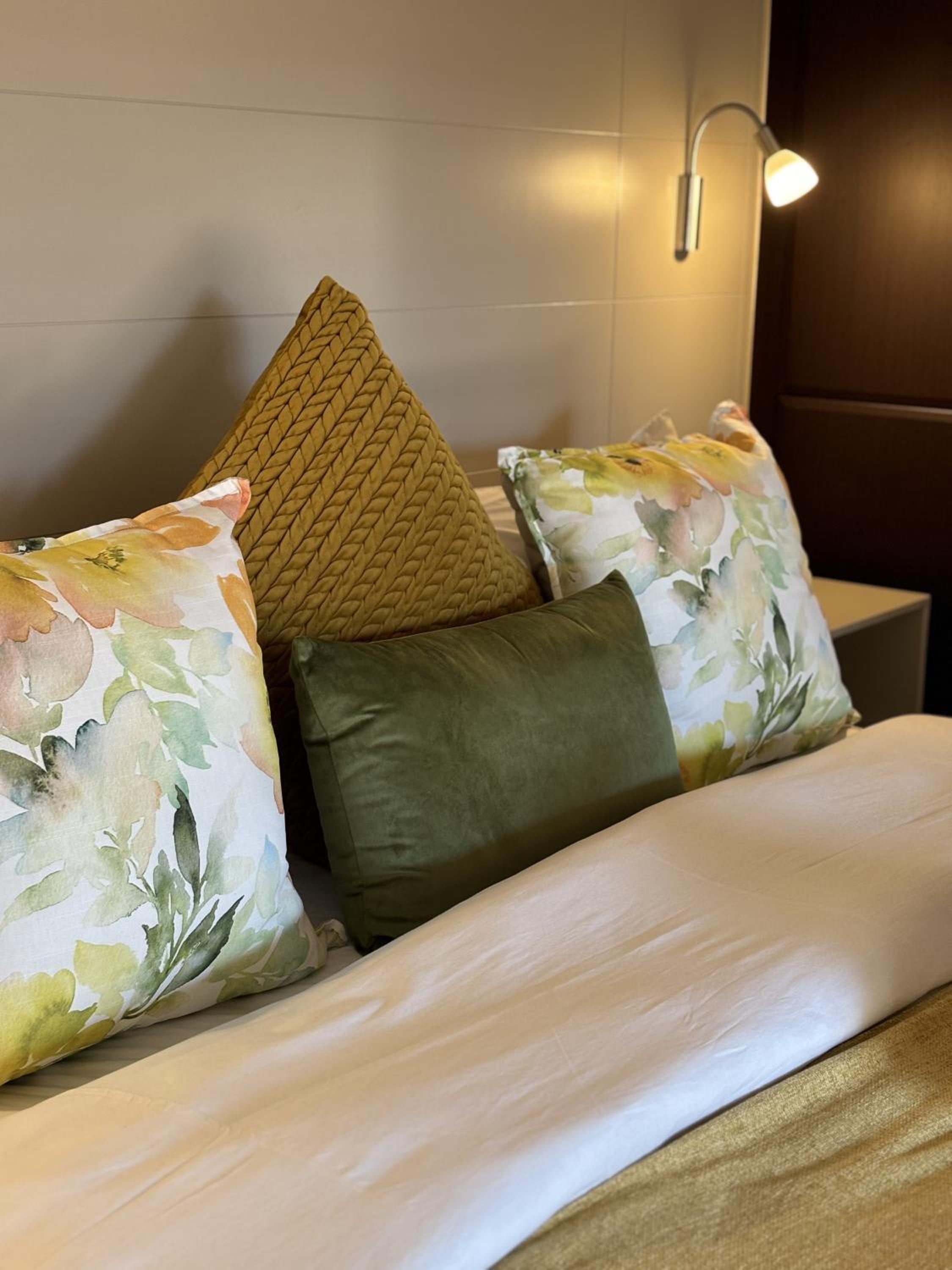 Deluxe King Room photo 1