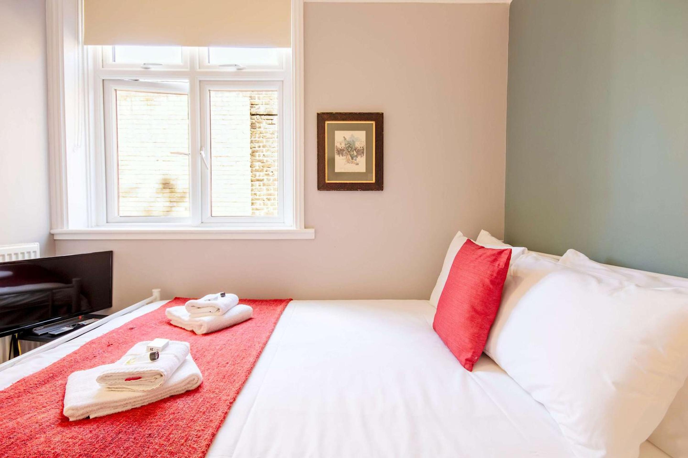 Double Room with Private Bathroom photo 2