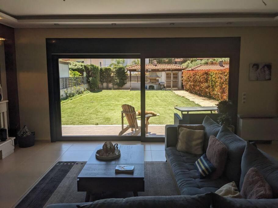 Five-Bedroom House photo 3