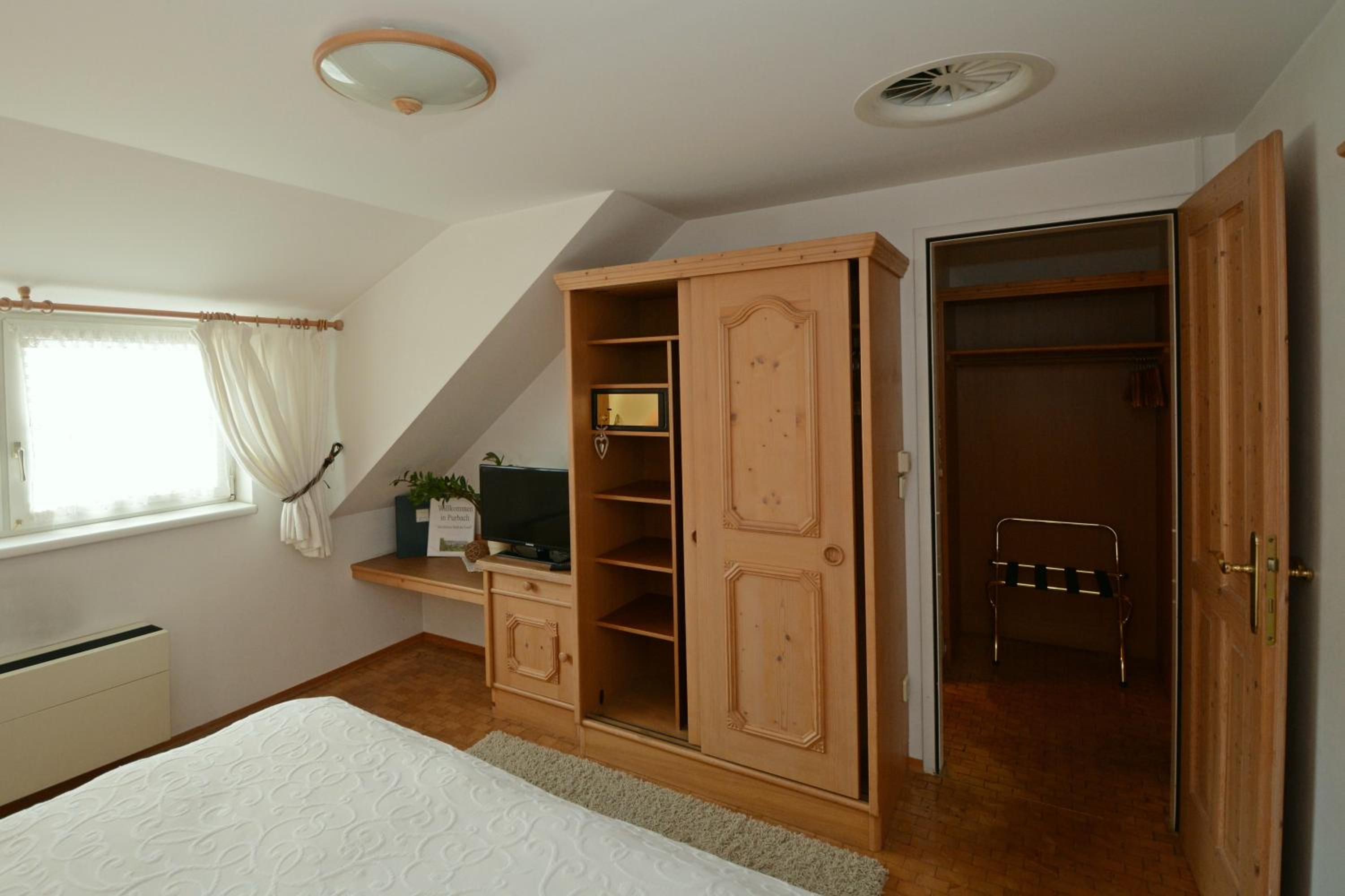 Double Room with Shower - Photo 4
