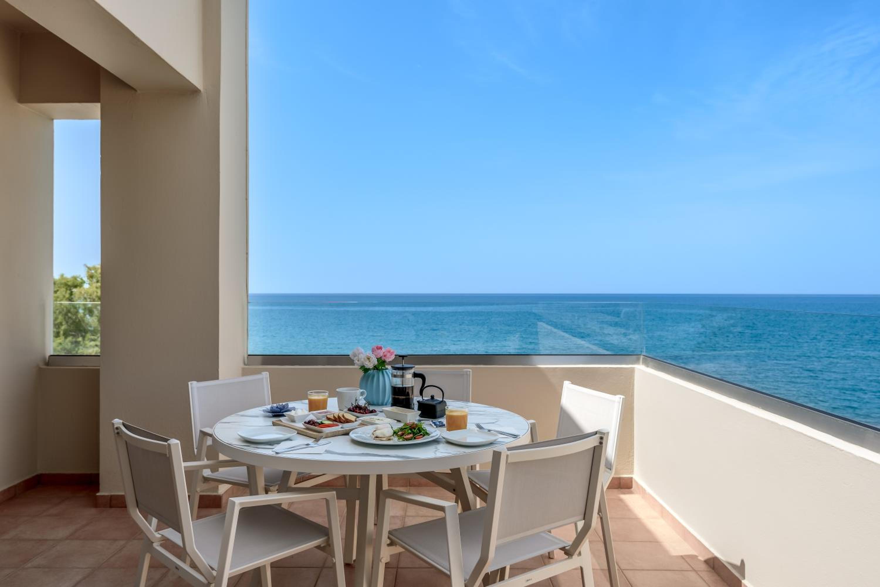 Premium Two-bedroom Sea View Suite photo 2