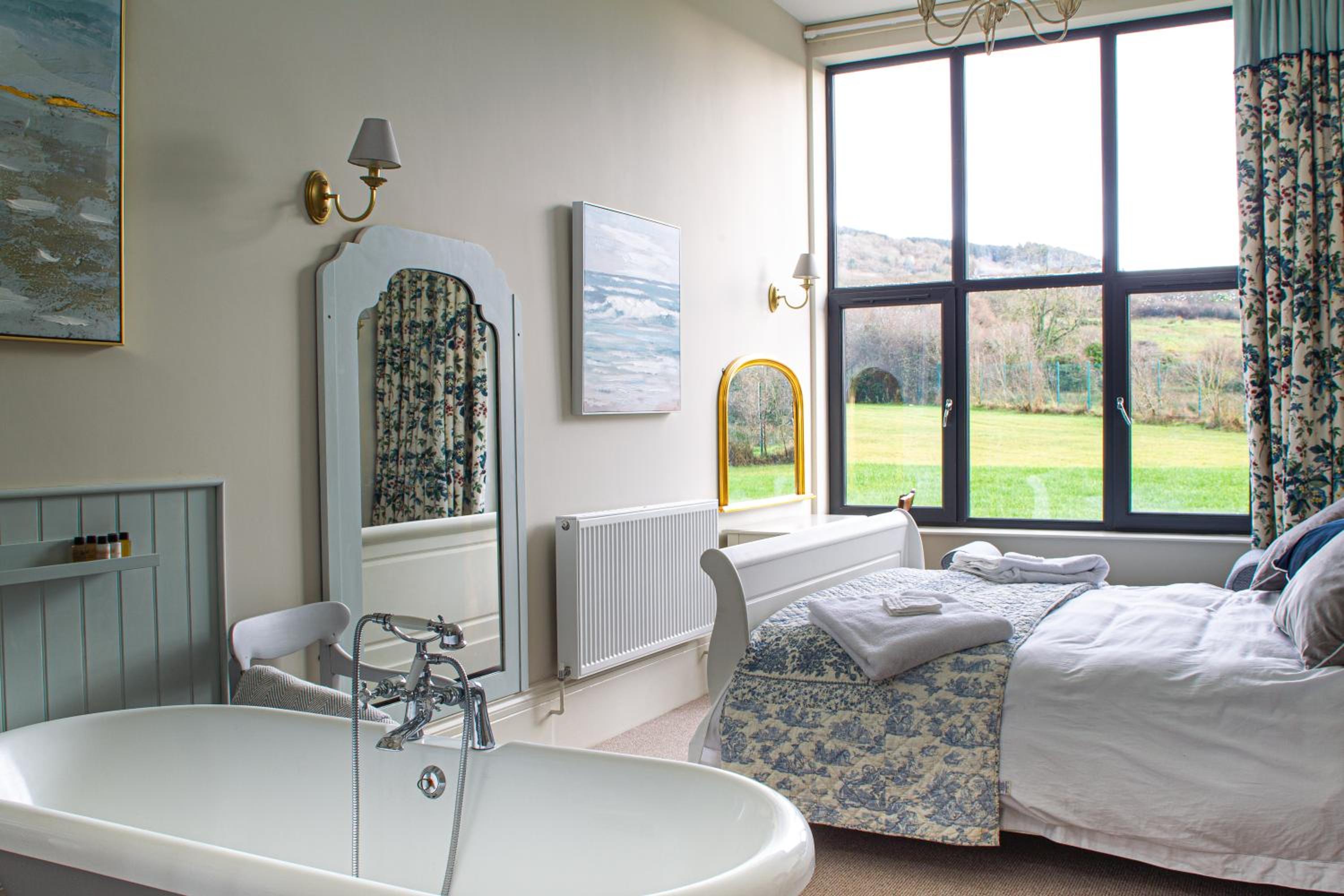 Deluxe Double Room with Shower photo 3