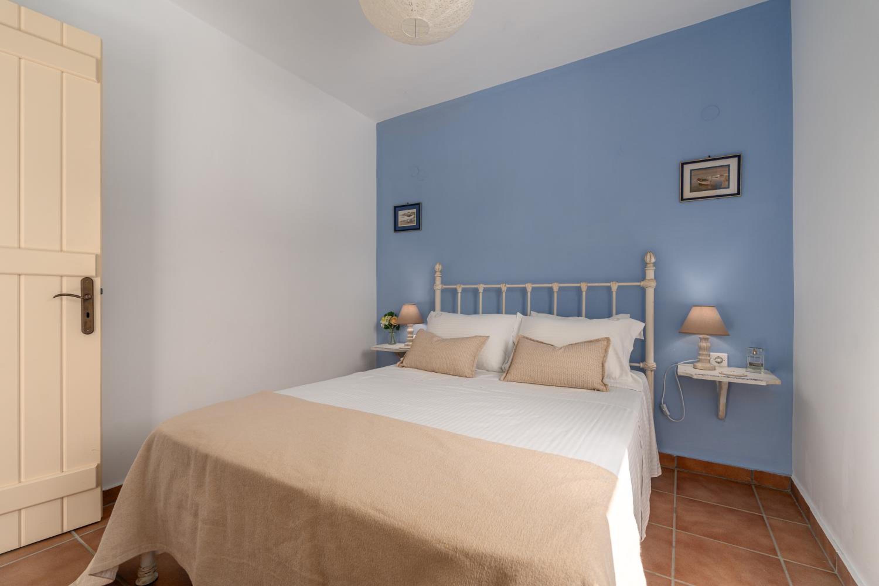 One-Bedroom Apartment with Balcony and Sea View photo 1