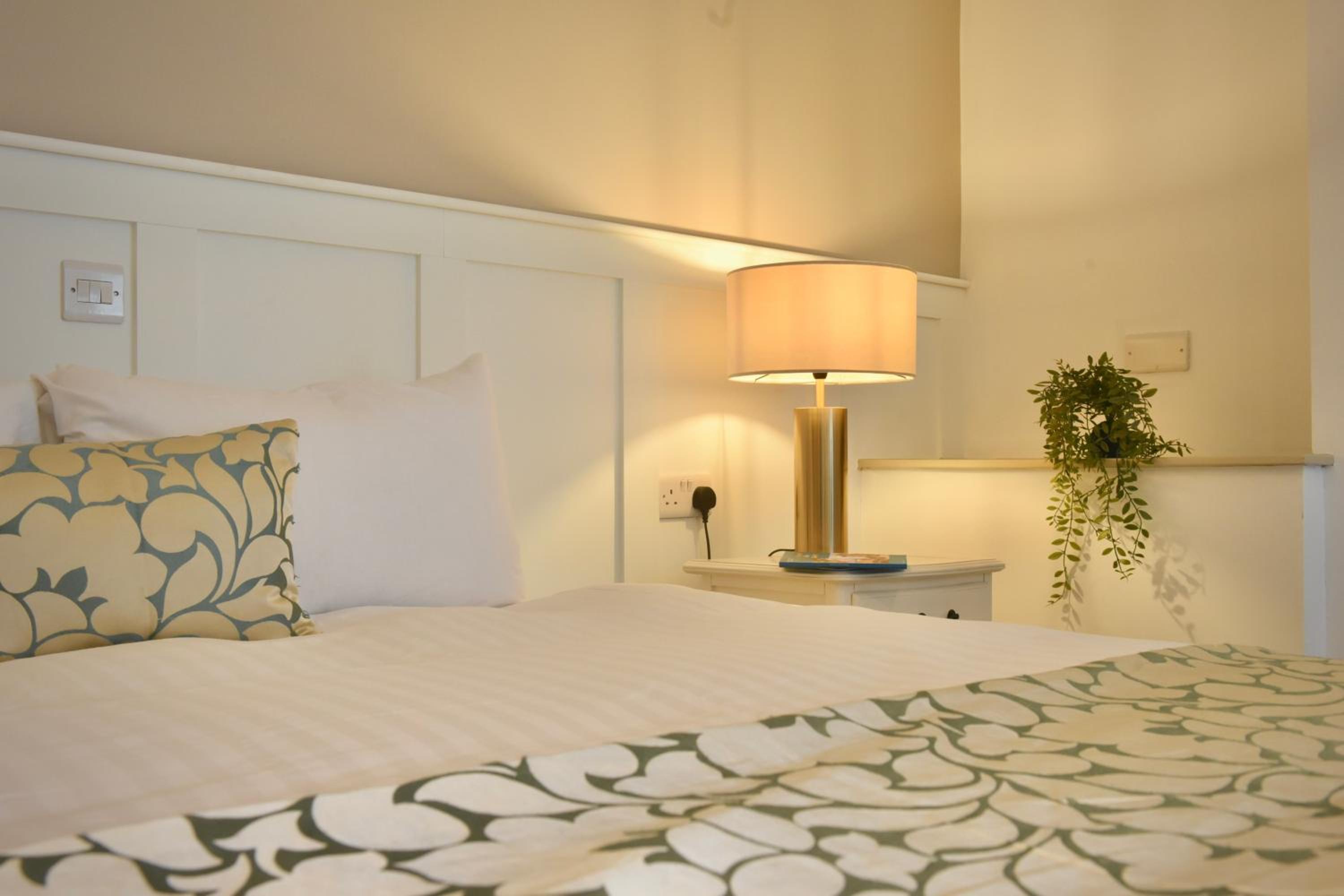 Double or Twin Room - Photo 9