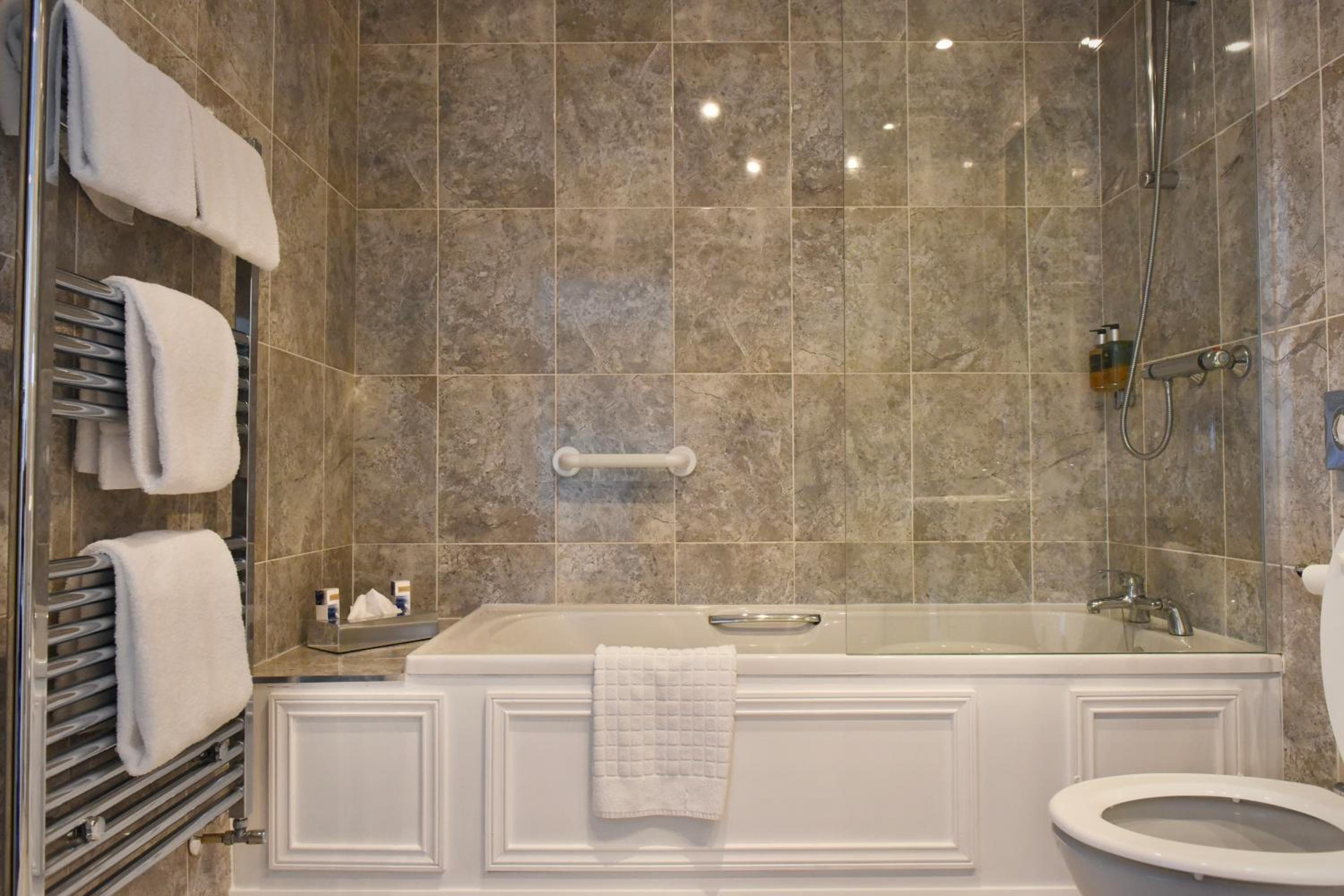 Double or Twin Room with Sea View - Photo 8