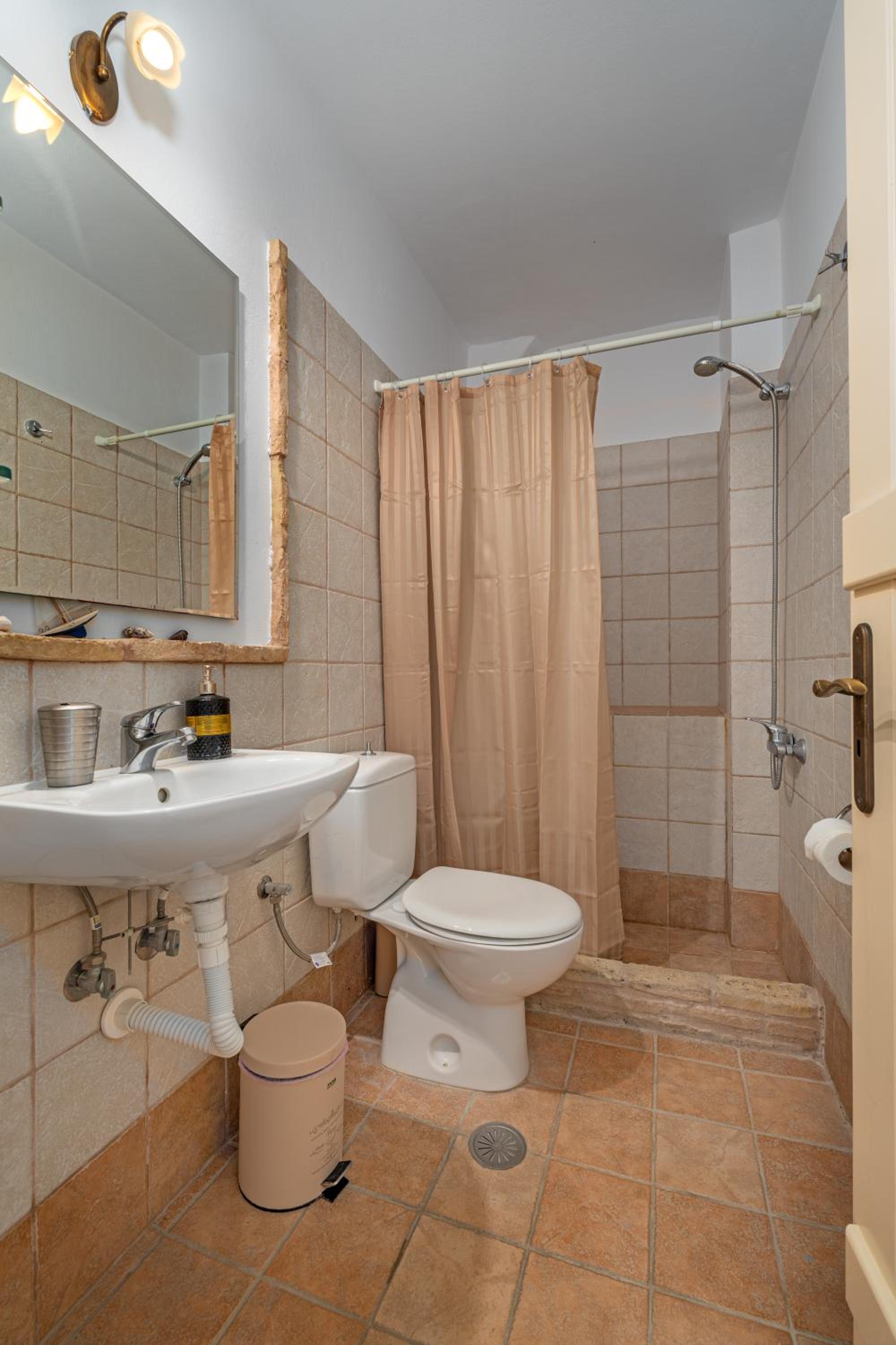 One-Bedroom Apartment with Balcony and Sea View photo 2