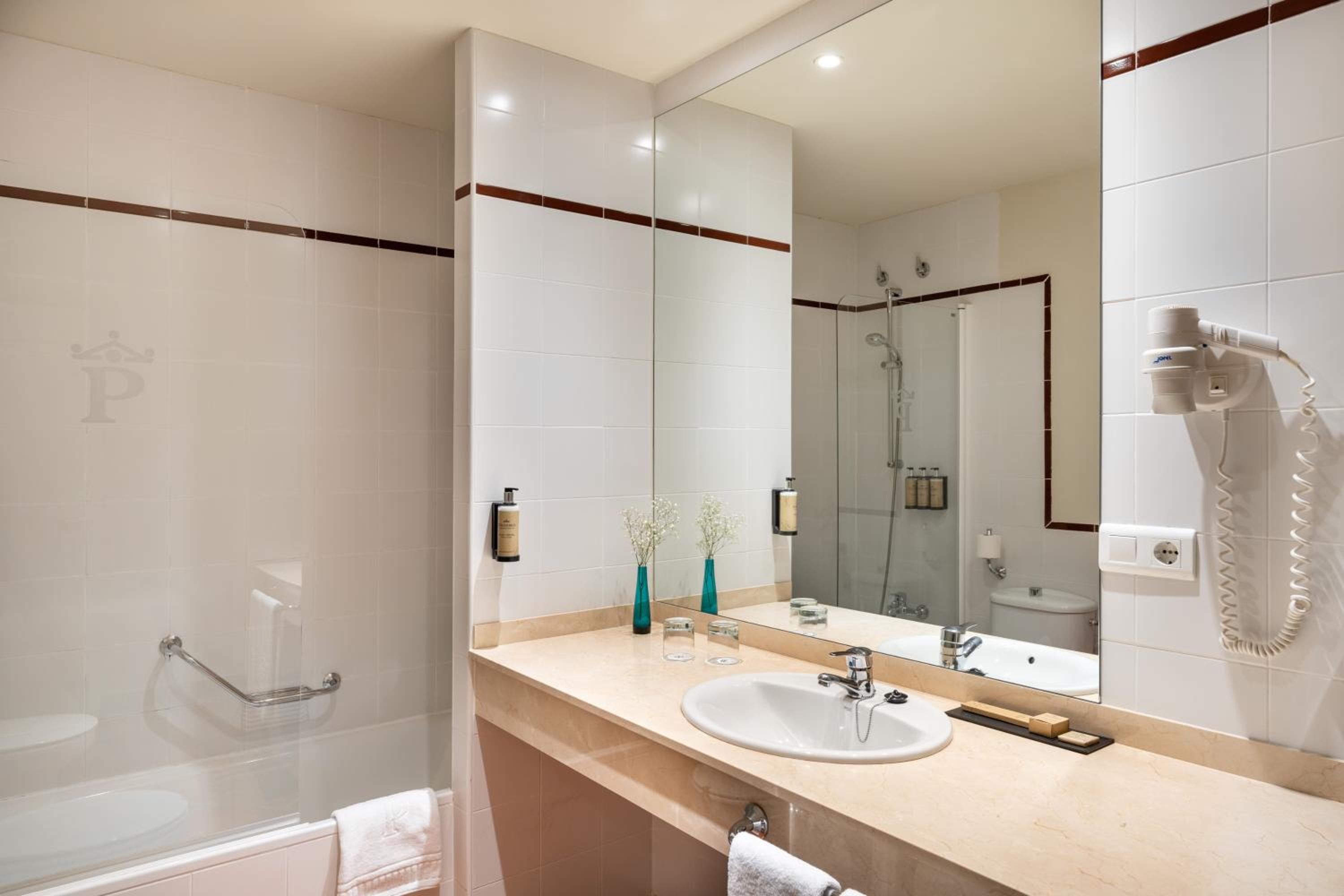 Standard Double Room - Photo 7