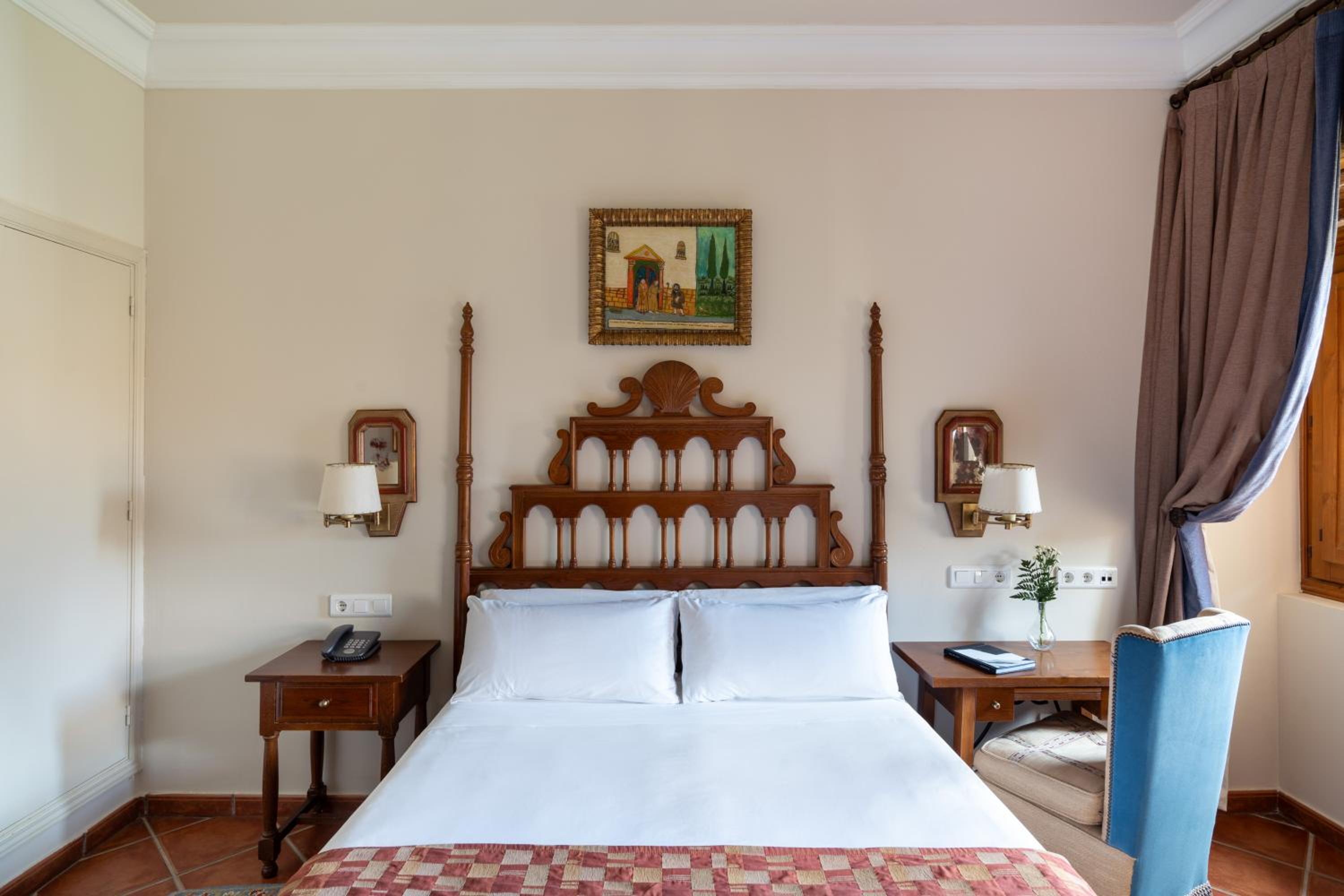 Standard Double Room - Photo 8