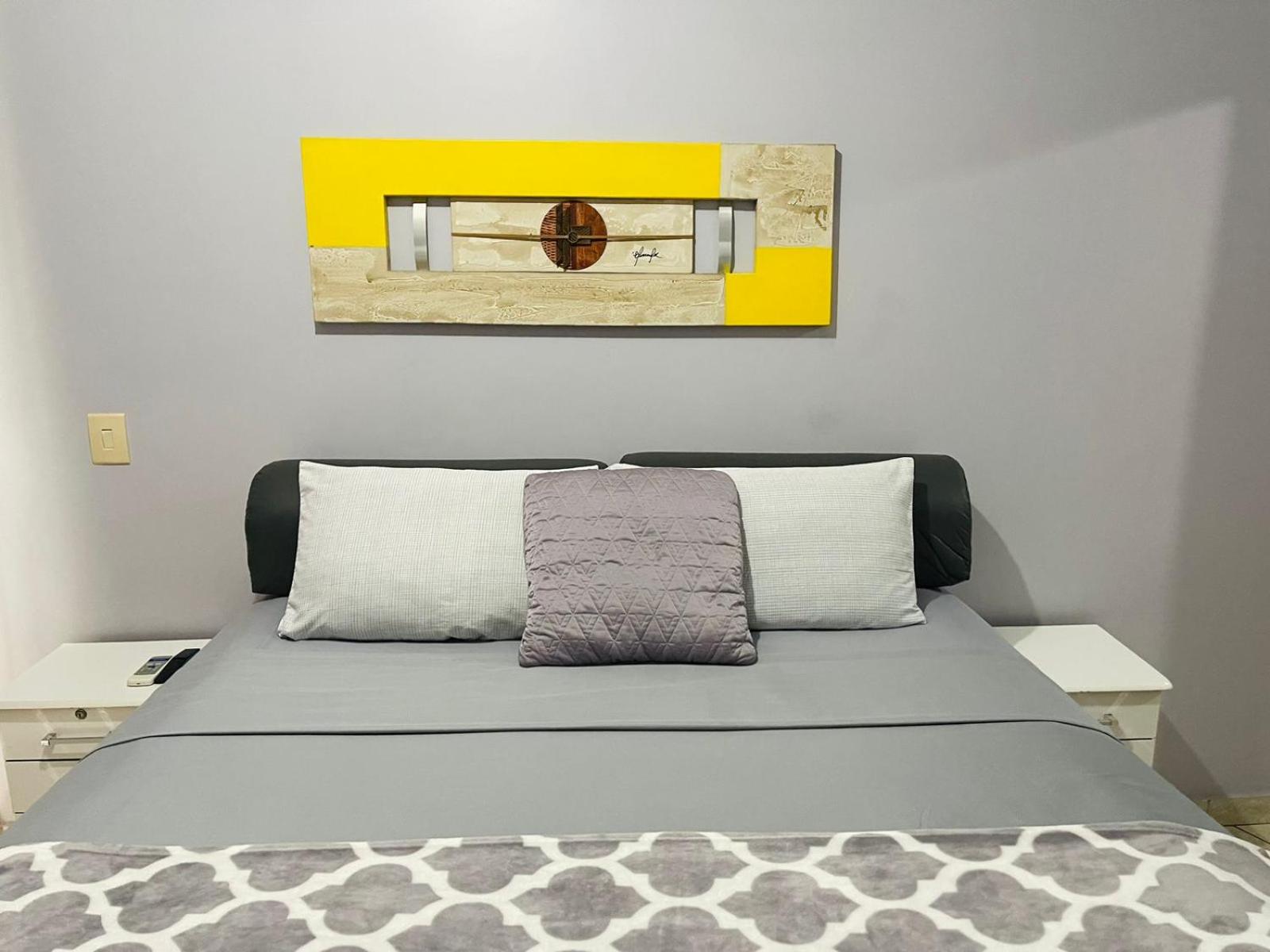 Deluxe Queen Room - Photo 4