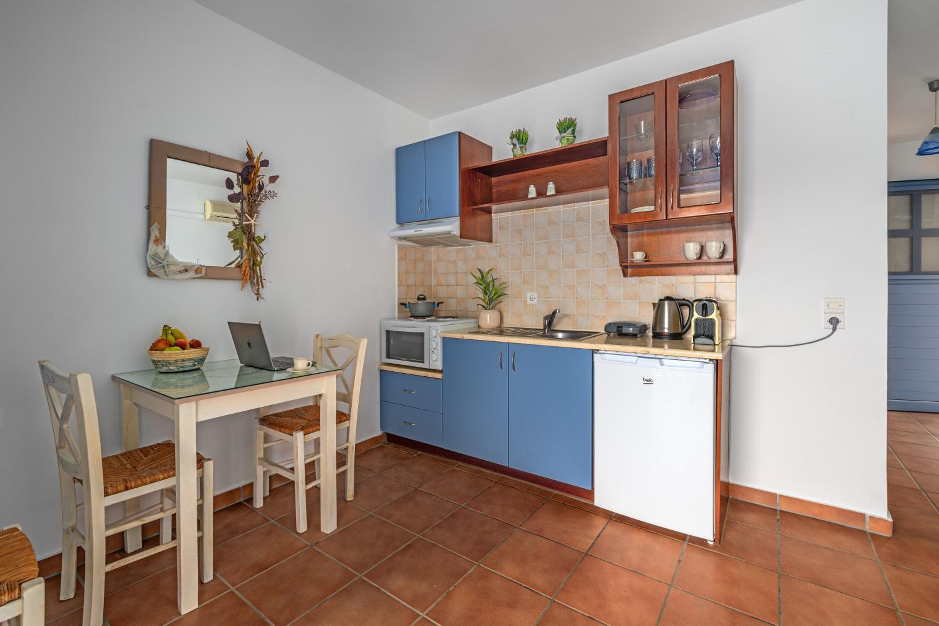 One-Bedroom Apartment with Balcony and Sea View photo 2