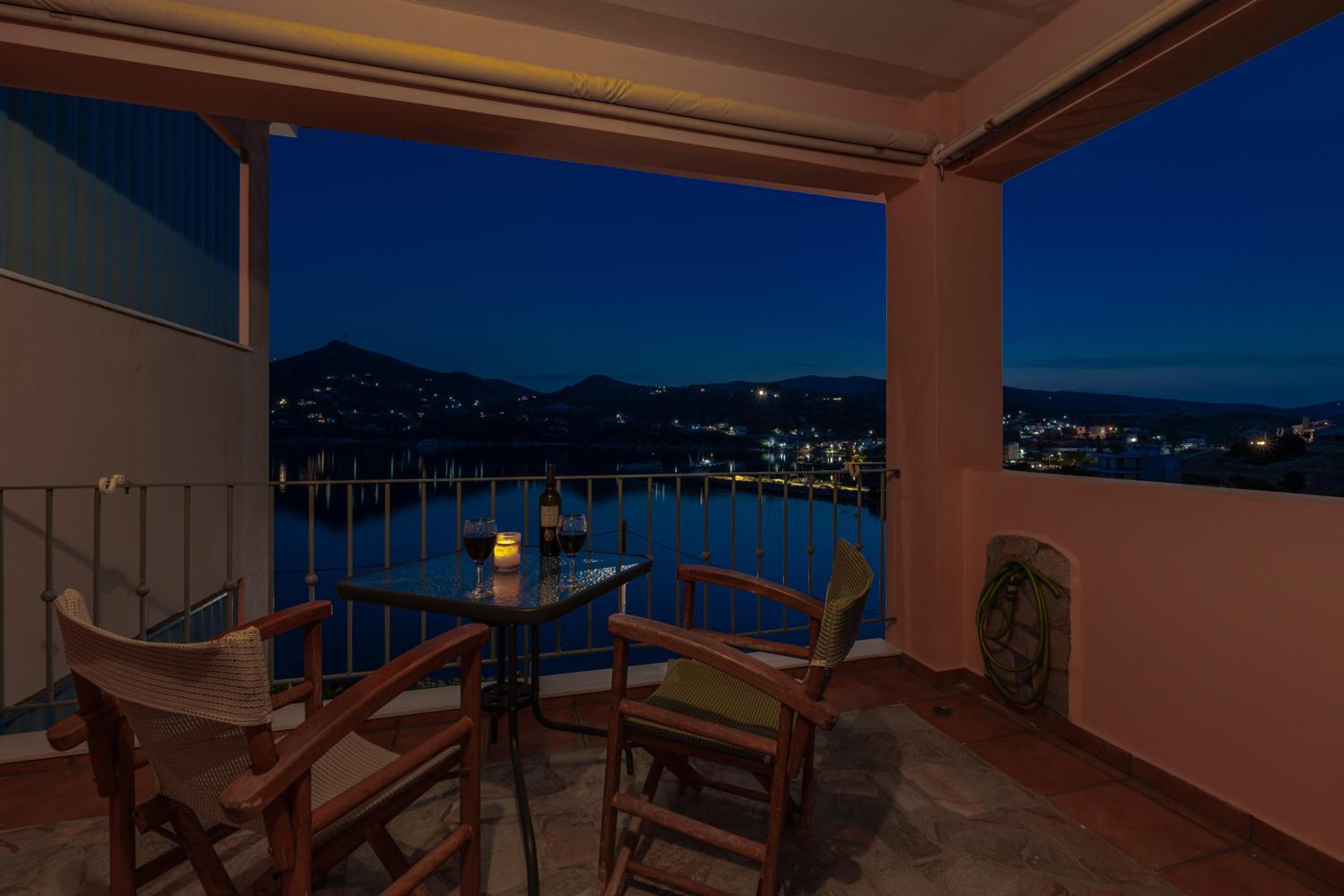 One-Bedroom Apartment with Balcony and Sea View photo 3
