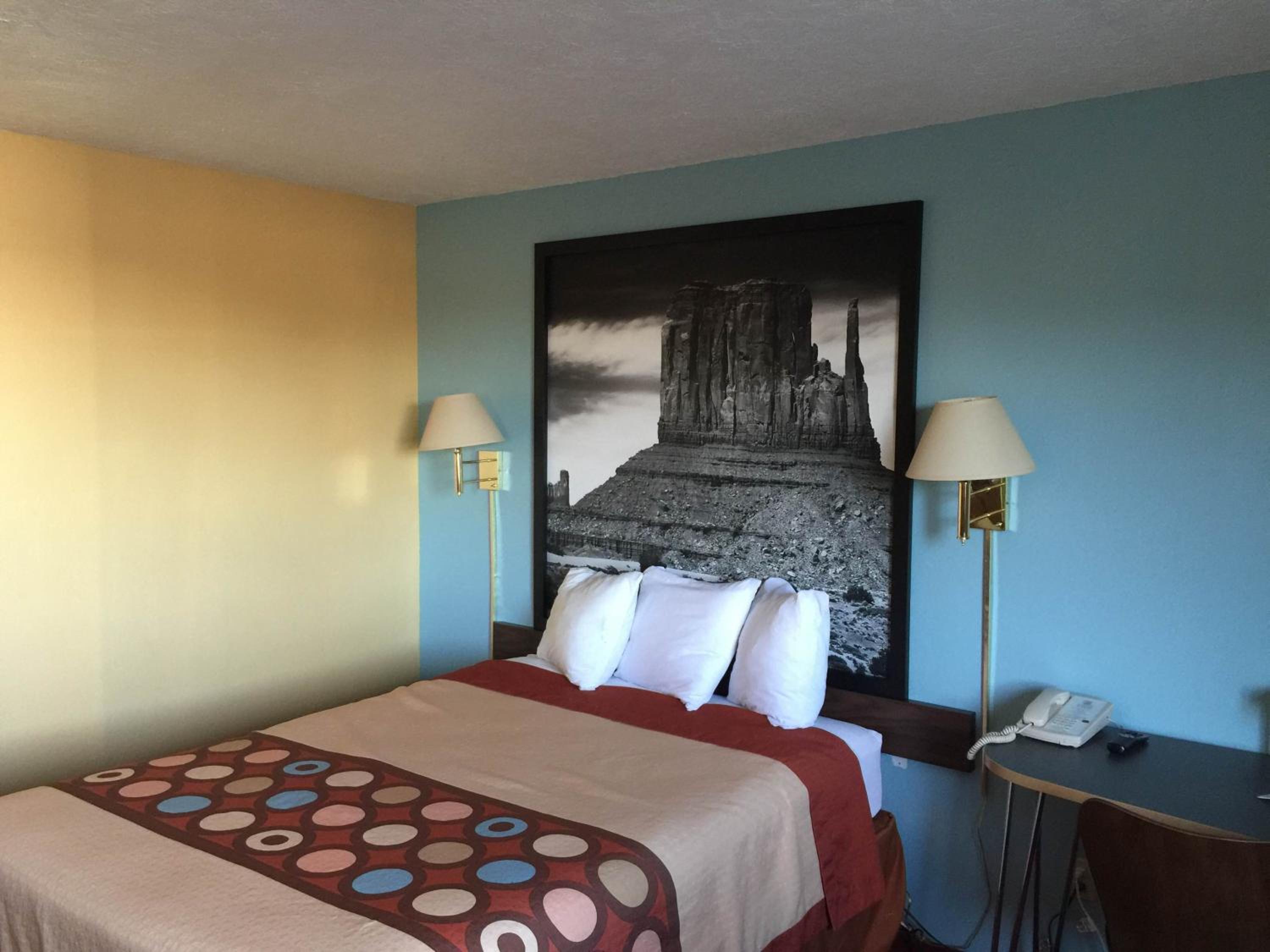 Deluxe Queen Room - Non-Smoking - Photo 4