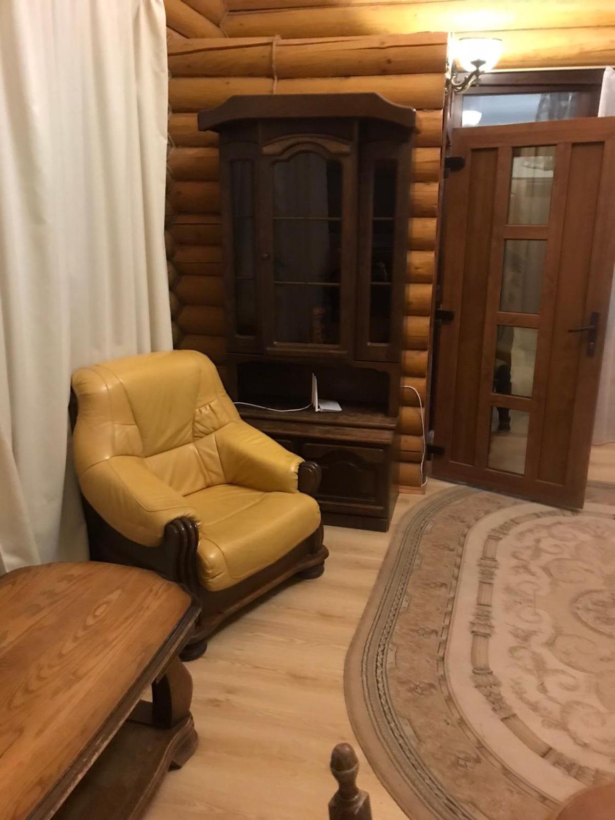 Three-Bedroom Apartment with Mountain View photo 1