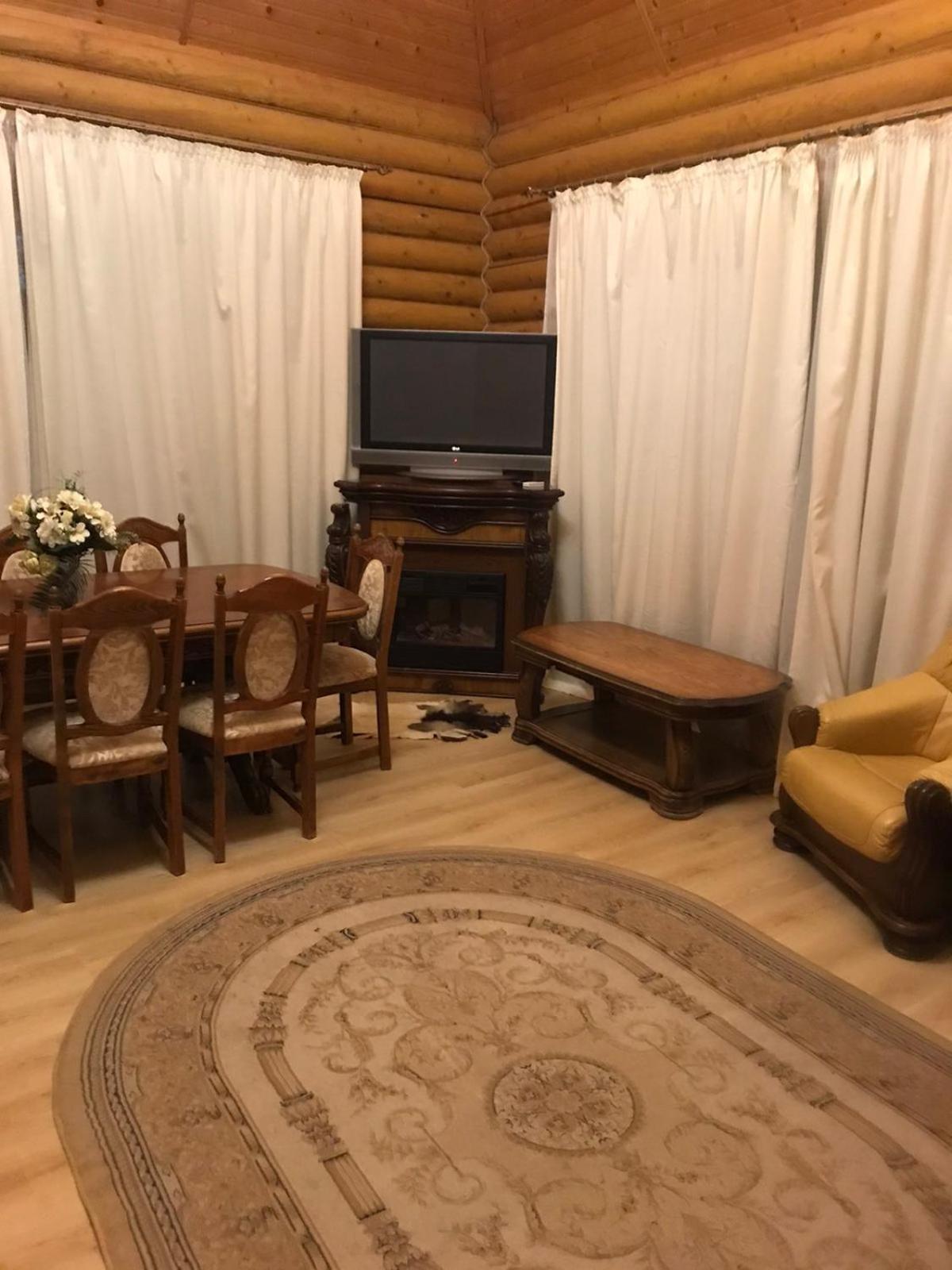 Three-Bedroom Apartment with Mountain View photo 2