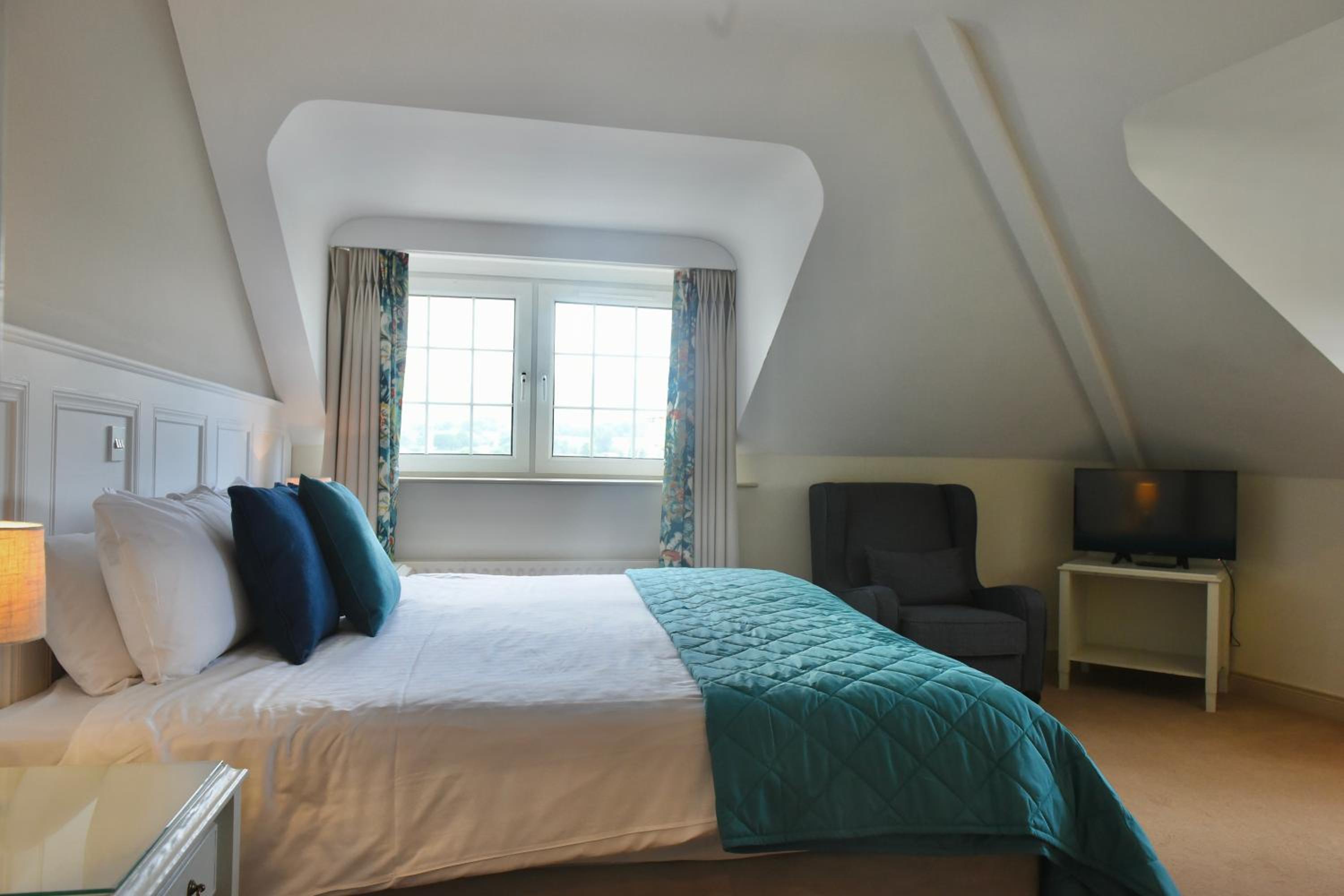 Double or Twin Room with Harbor View - Photo 3