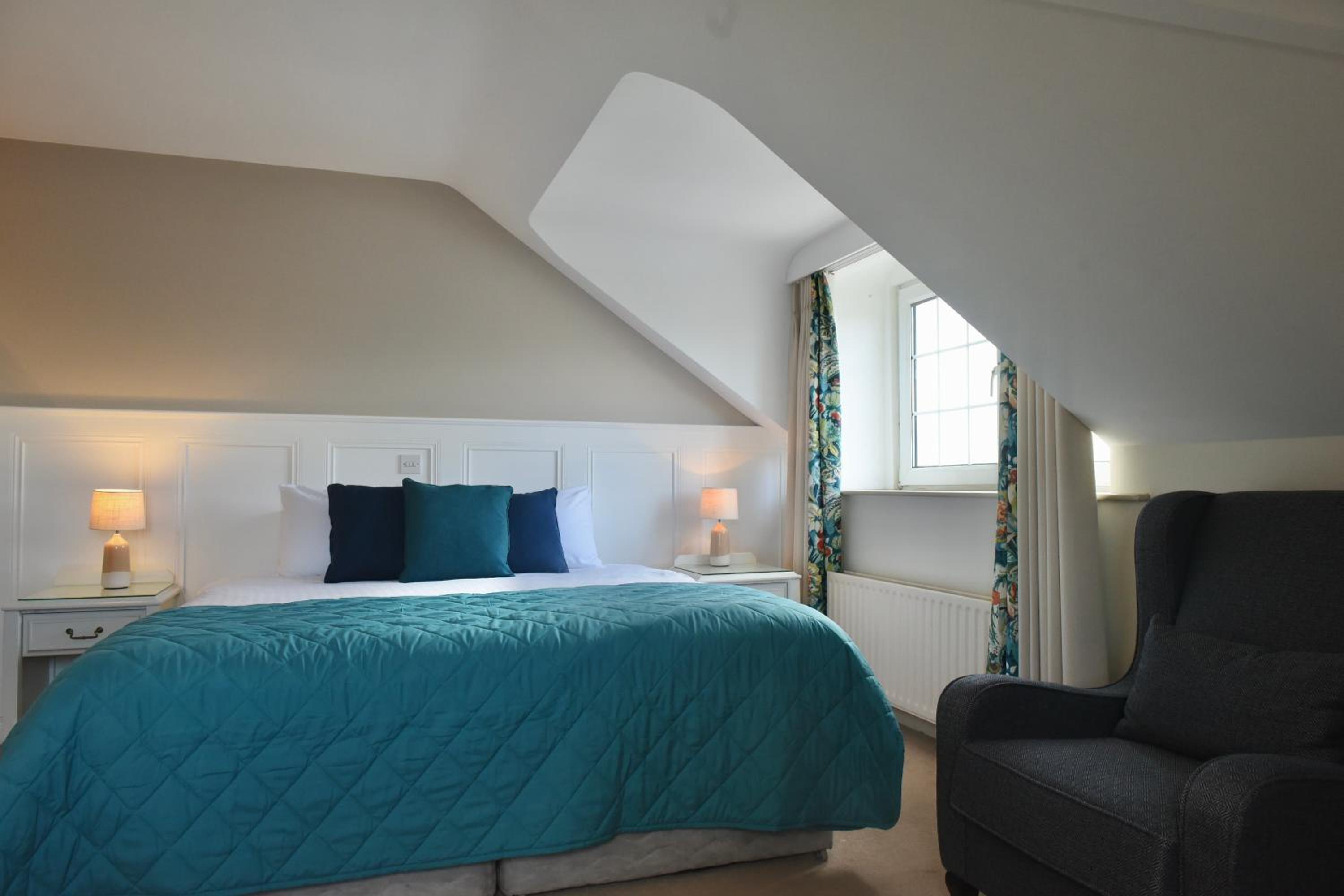 Double or Twin Room with Harbor View - Photo 8