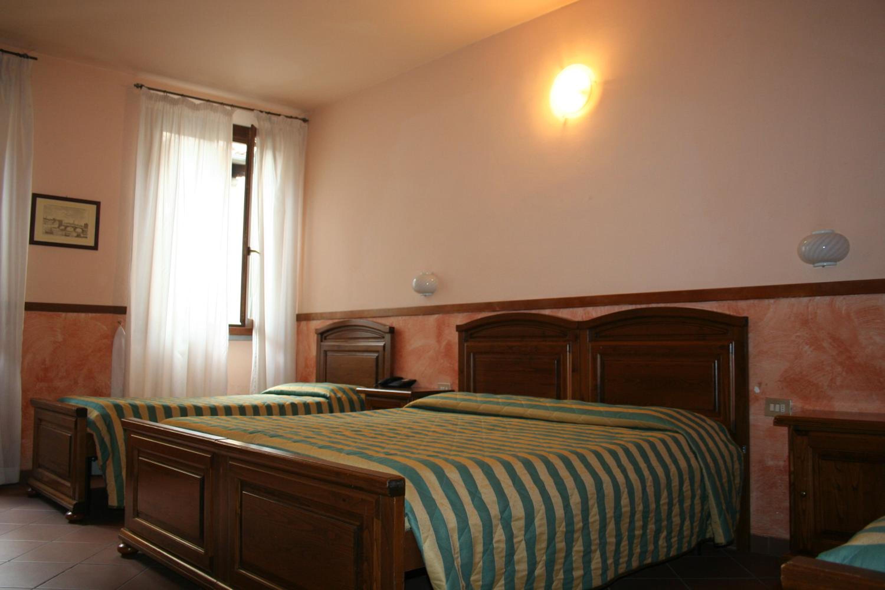 Quadruple Room - Photo 3