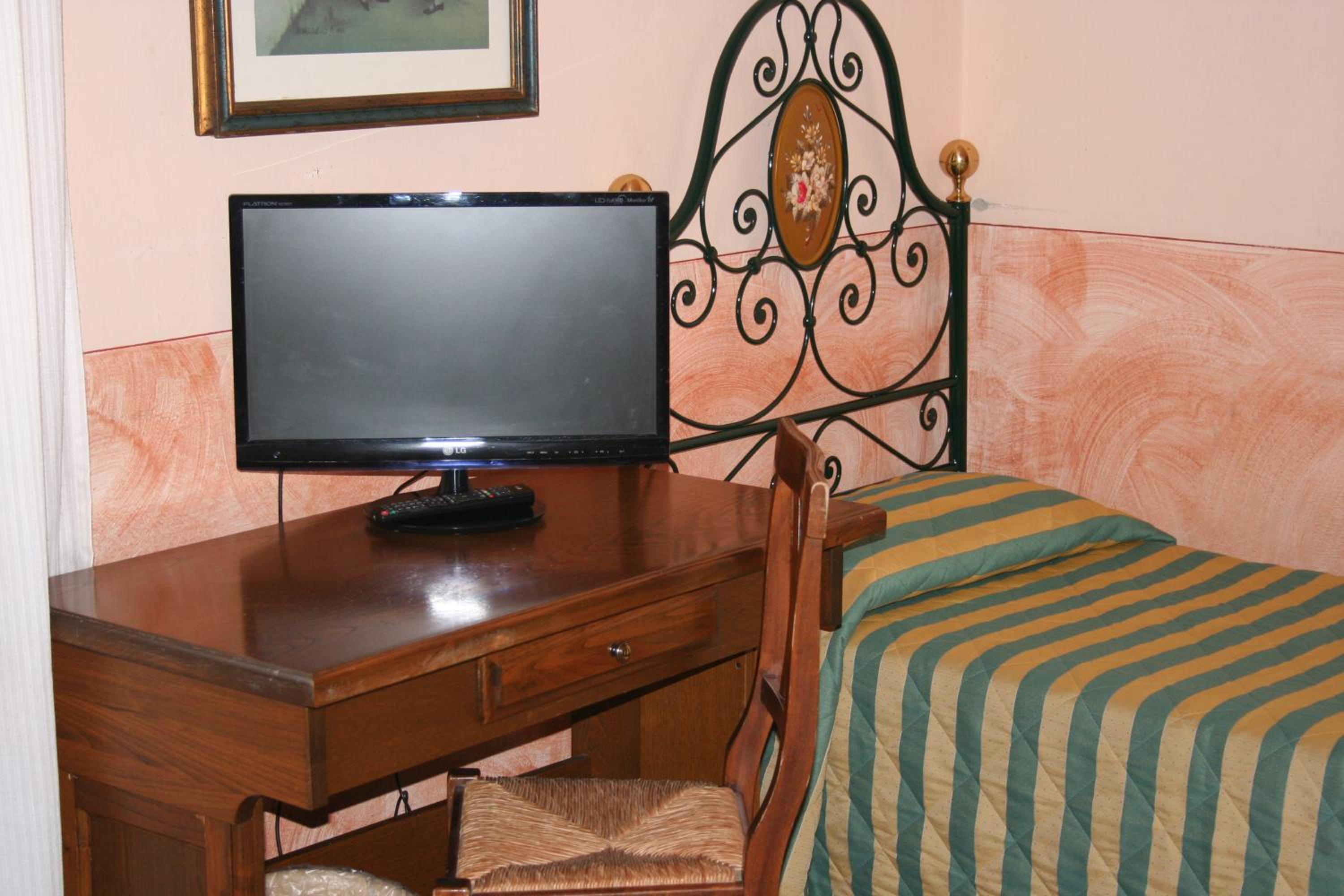 Quadruple Room - Photo 11