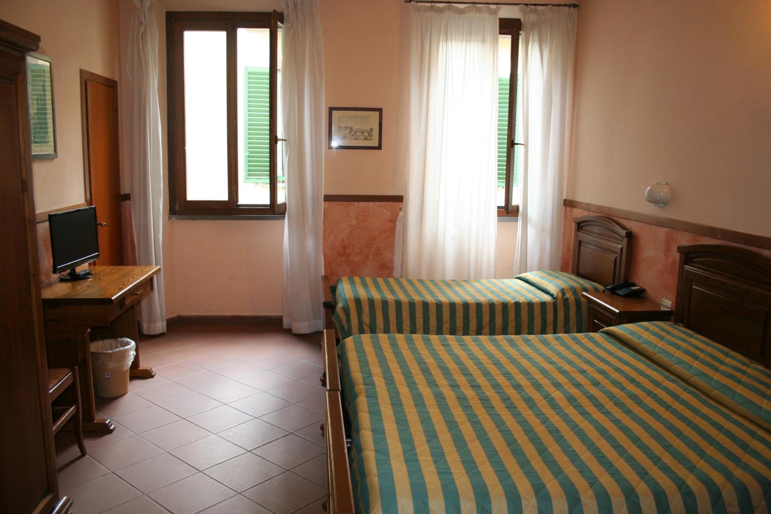 Quadruple Room - Photo 1