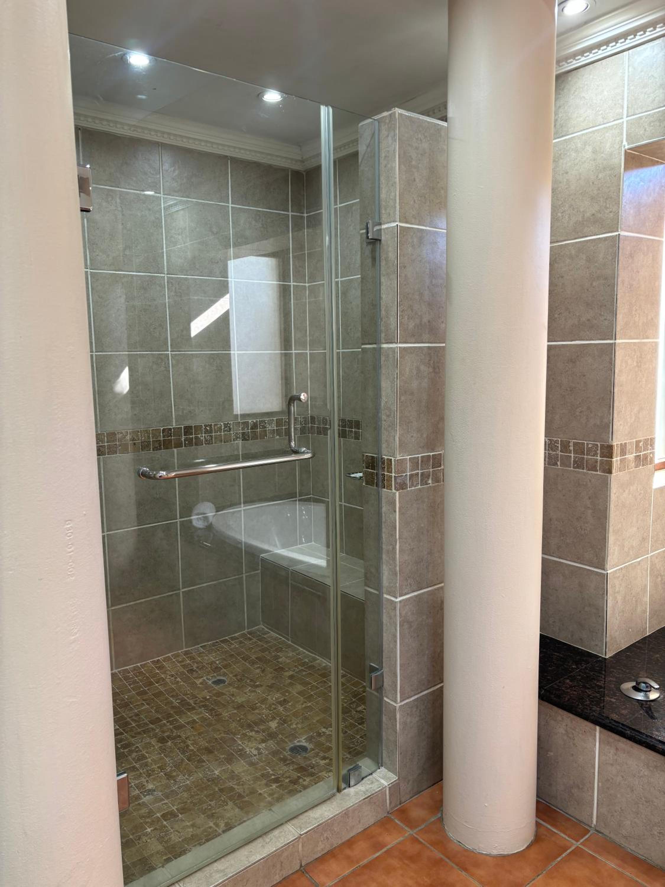Deluxe King Suite photo 2