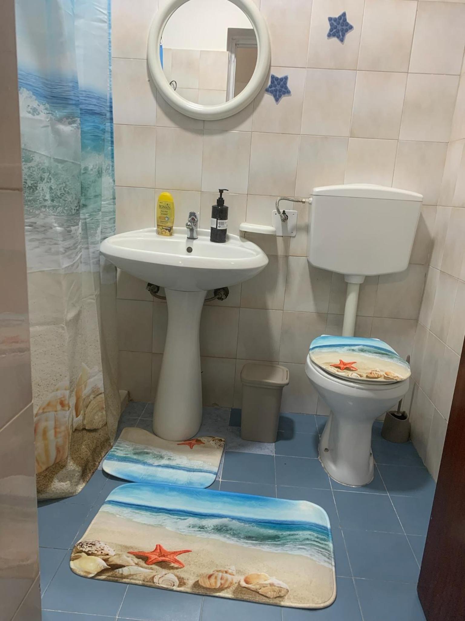 Quadruple Room with Private Bathroom photo 3