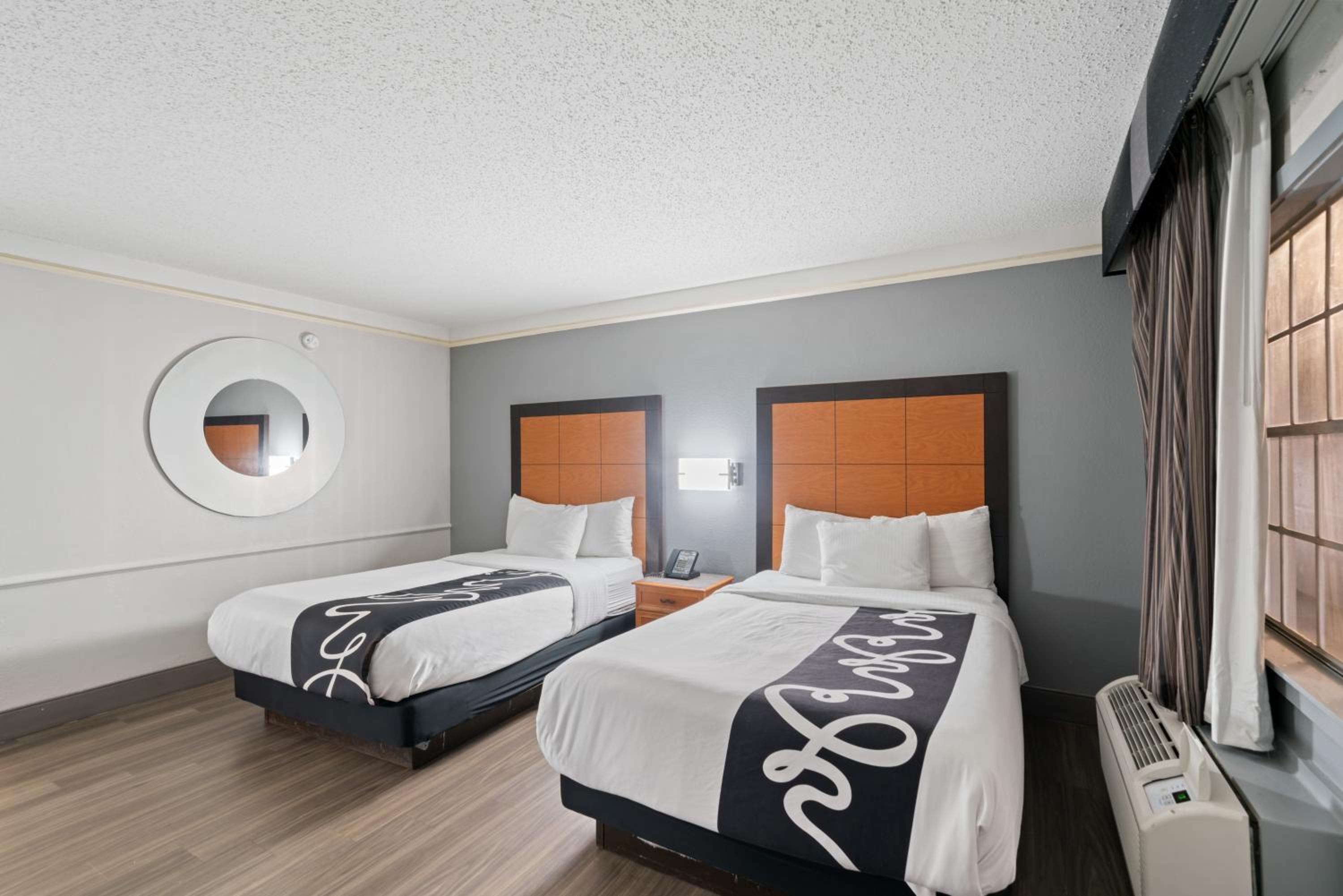 Executive Double Room with Two Double Beds photo 3