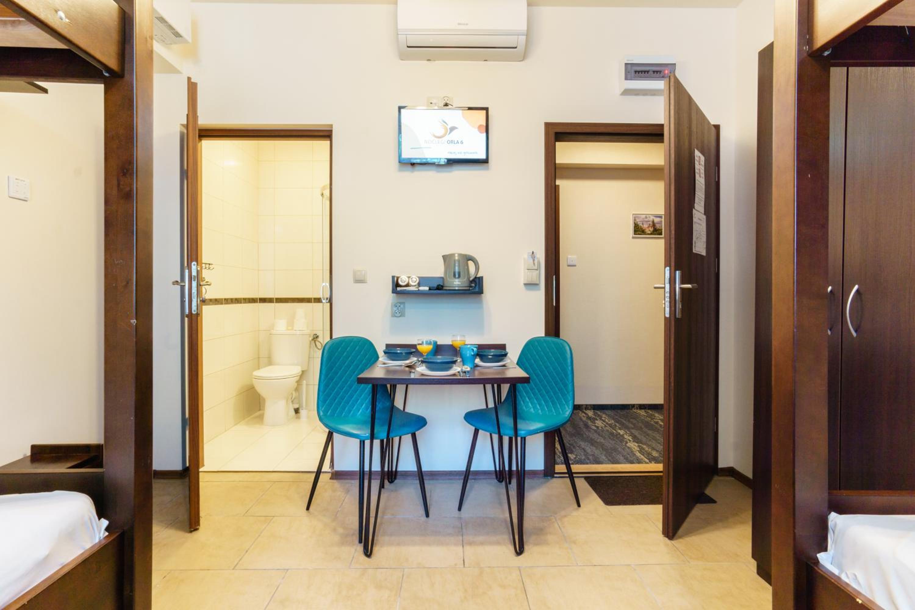 Quadruple Room with Private Bathroom photo 3