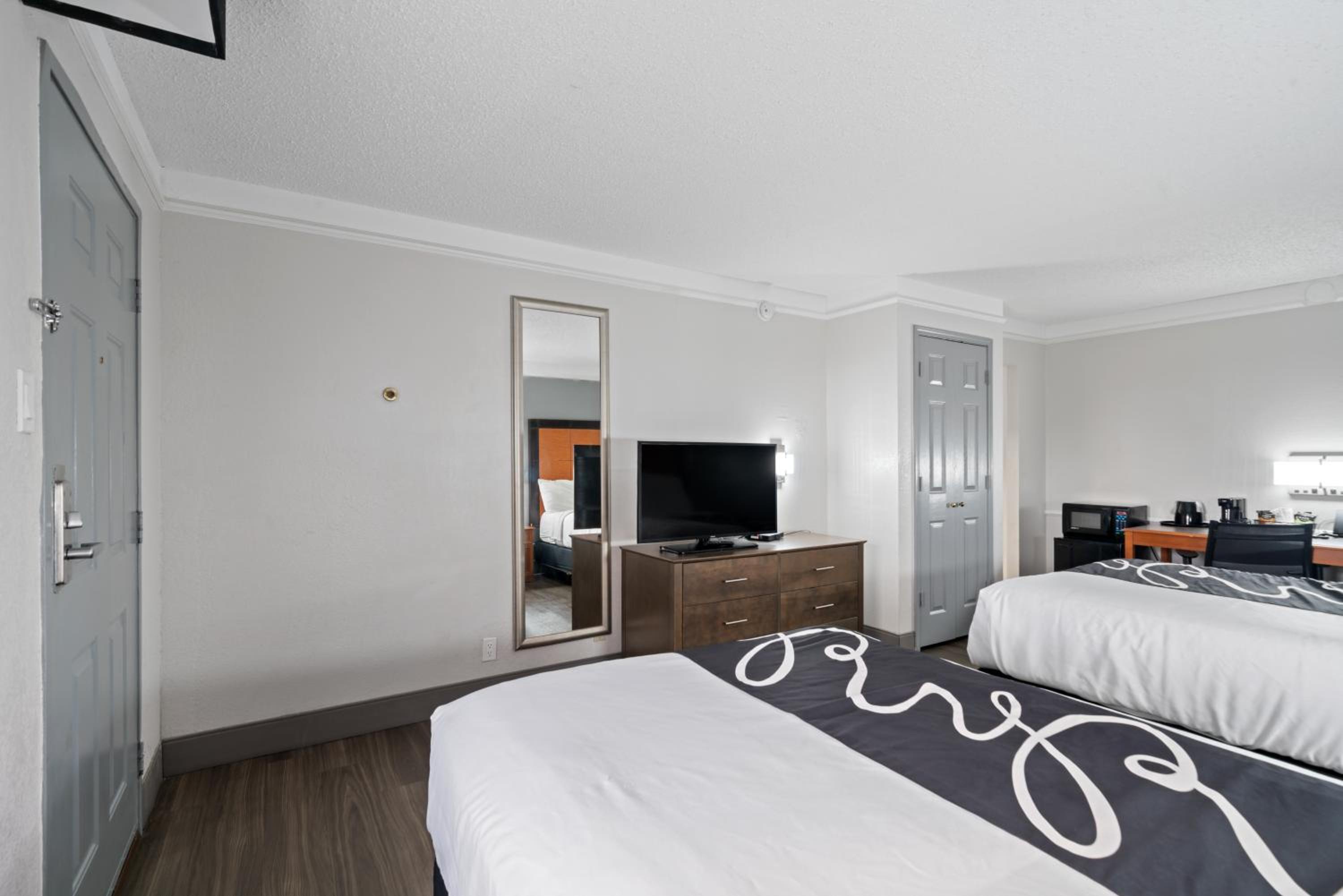 Executive Double Room with Two Double Beds photo 2