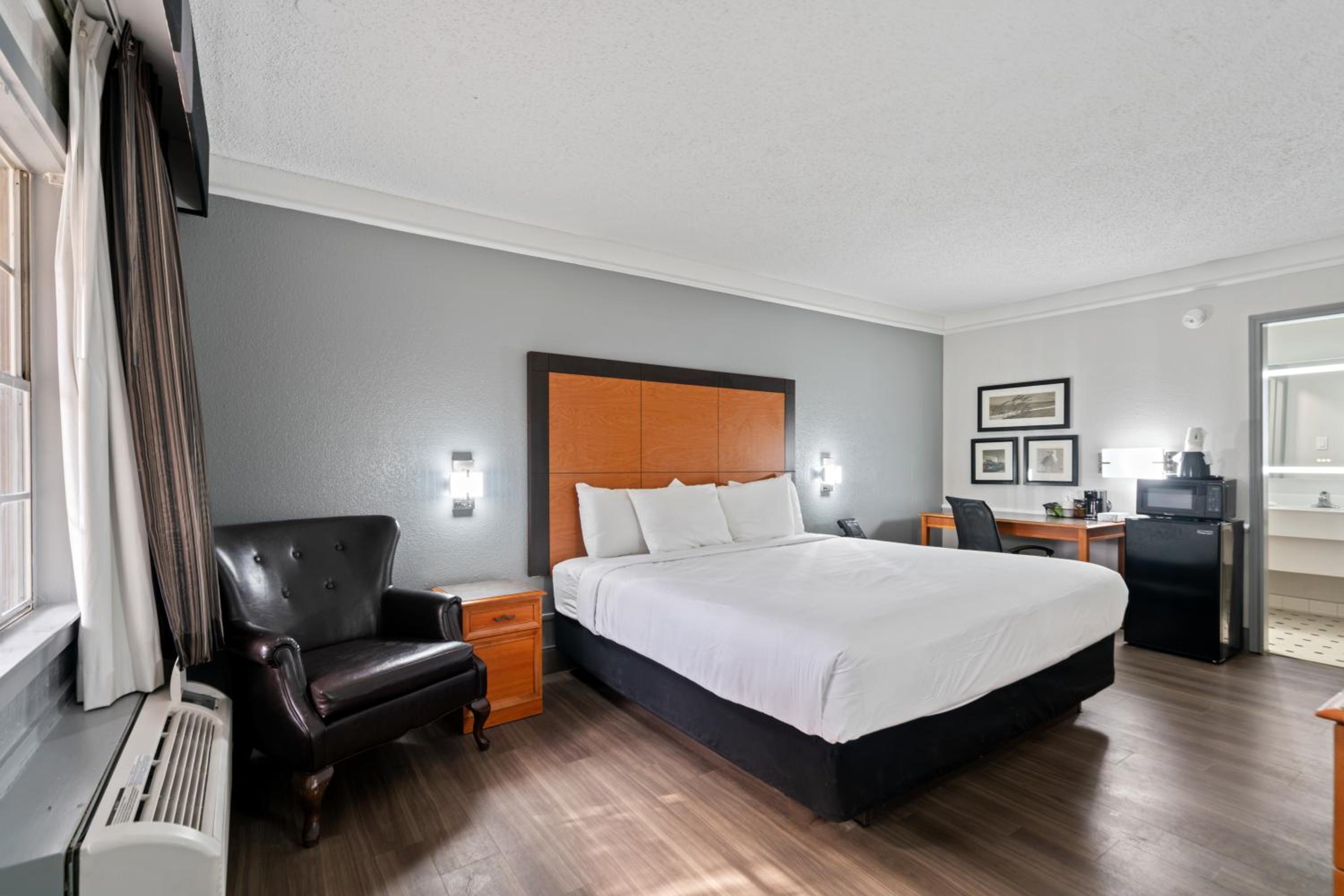 Deluxe King Room photo 1
