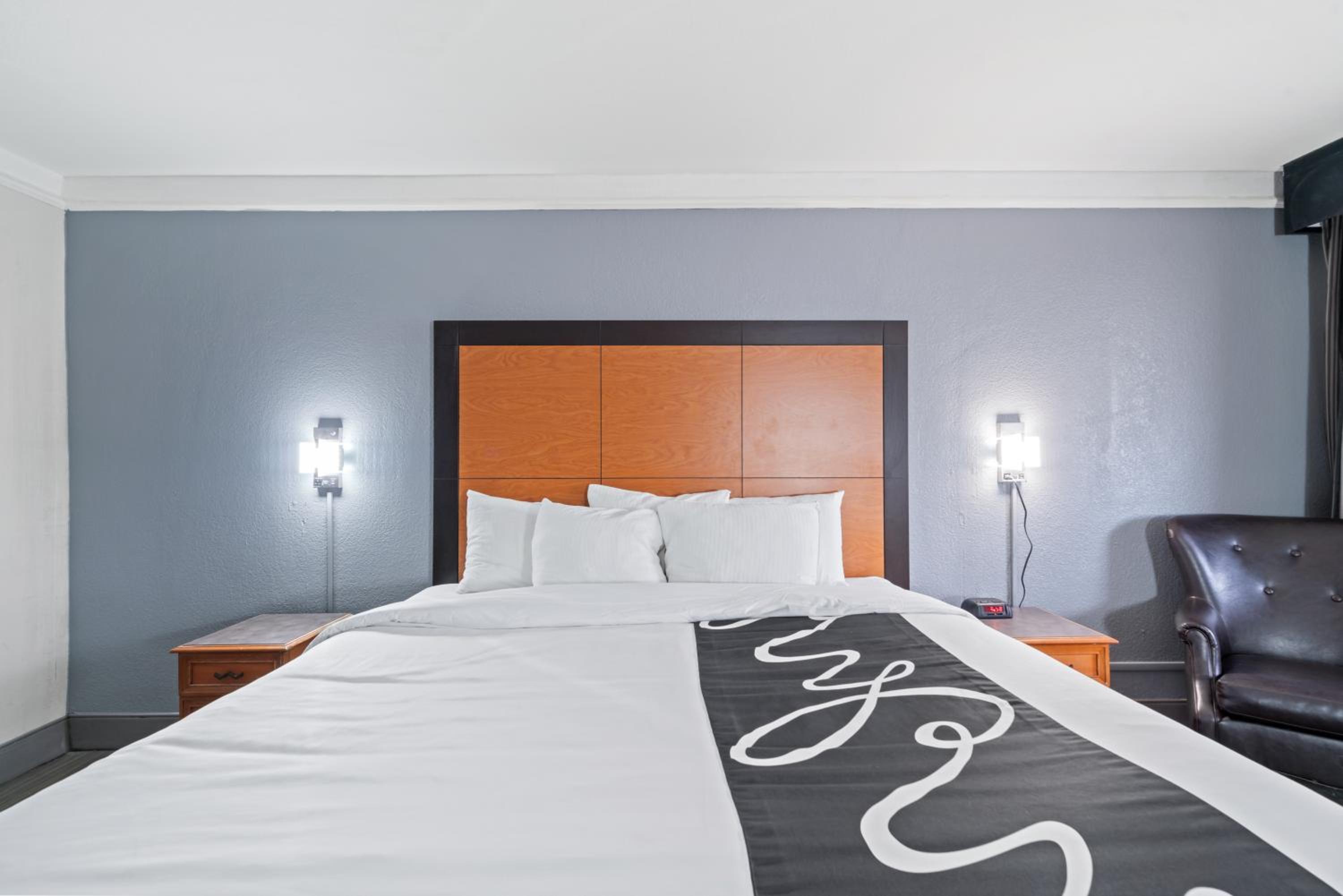 Deluxe King Room photo 3