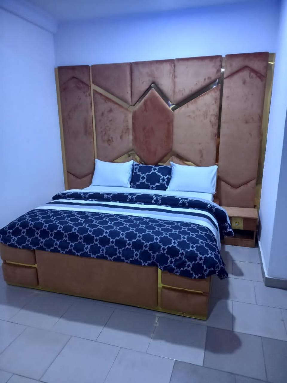 King Suite with Balcony photo 1