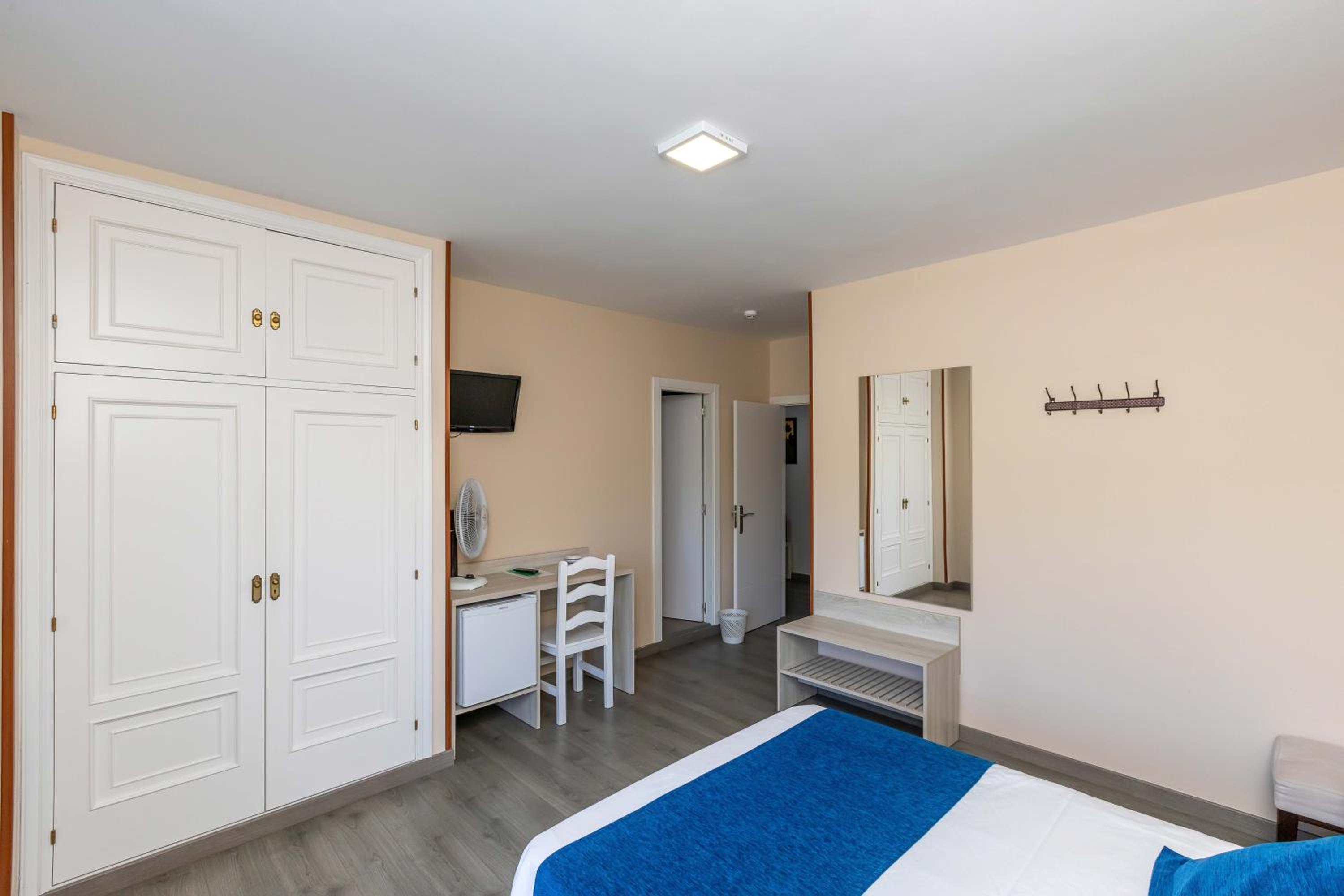 Double or Twin Room with Terrace photo 3