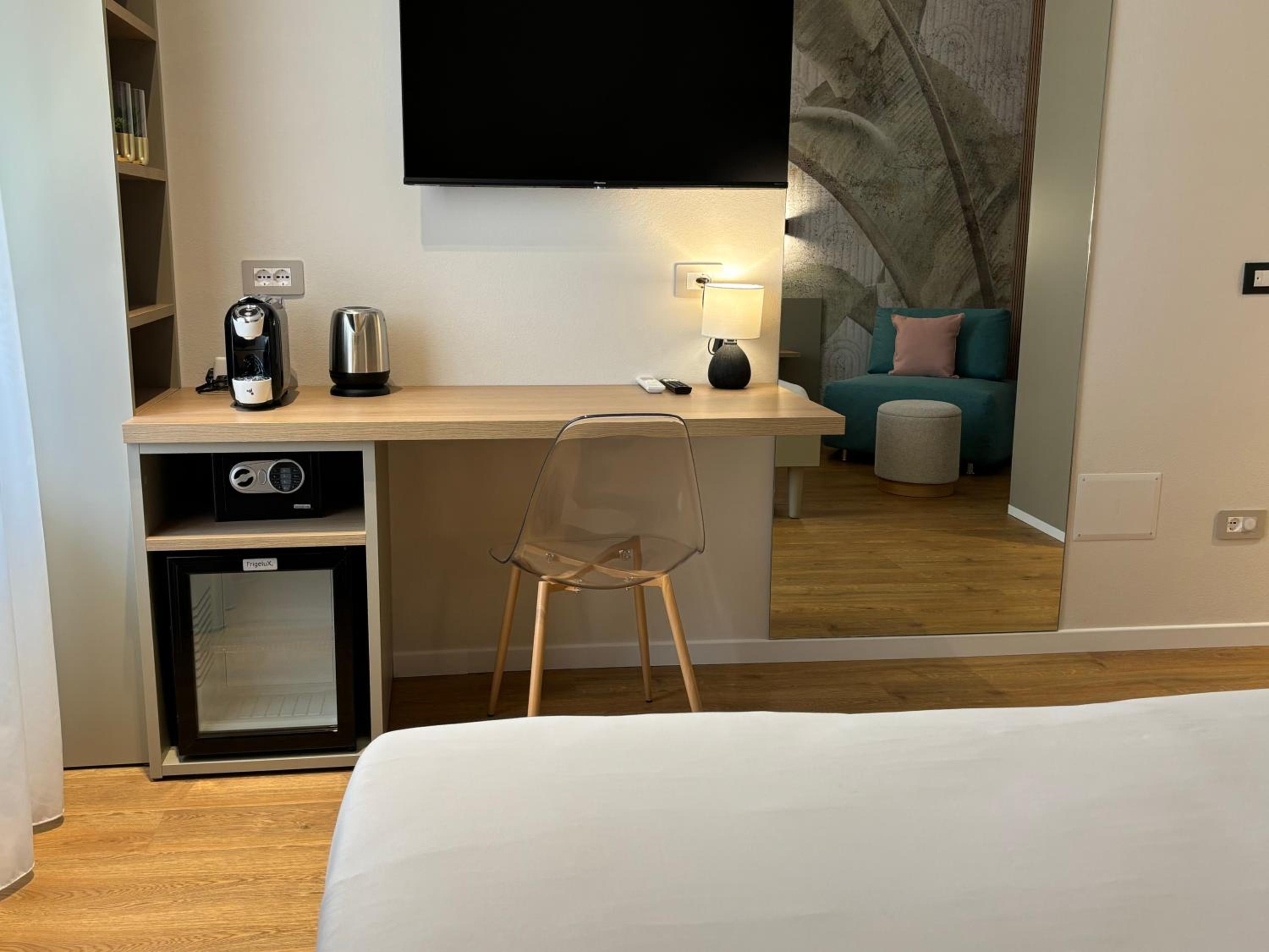 Deluxe Room (2 Adults + 1 Child)