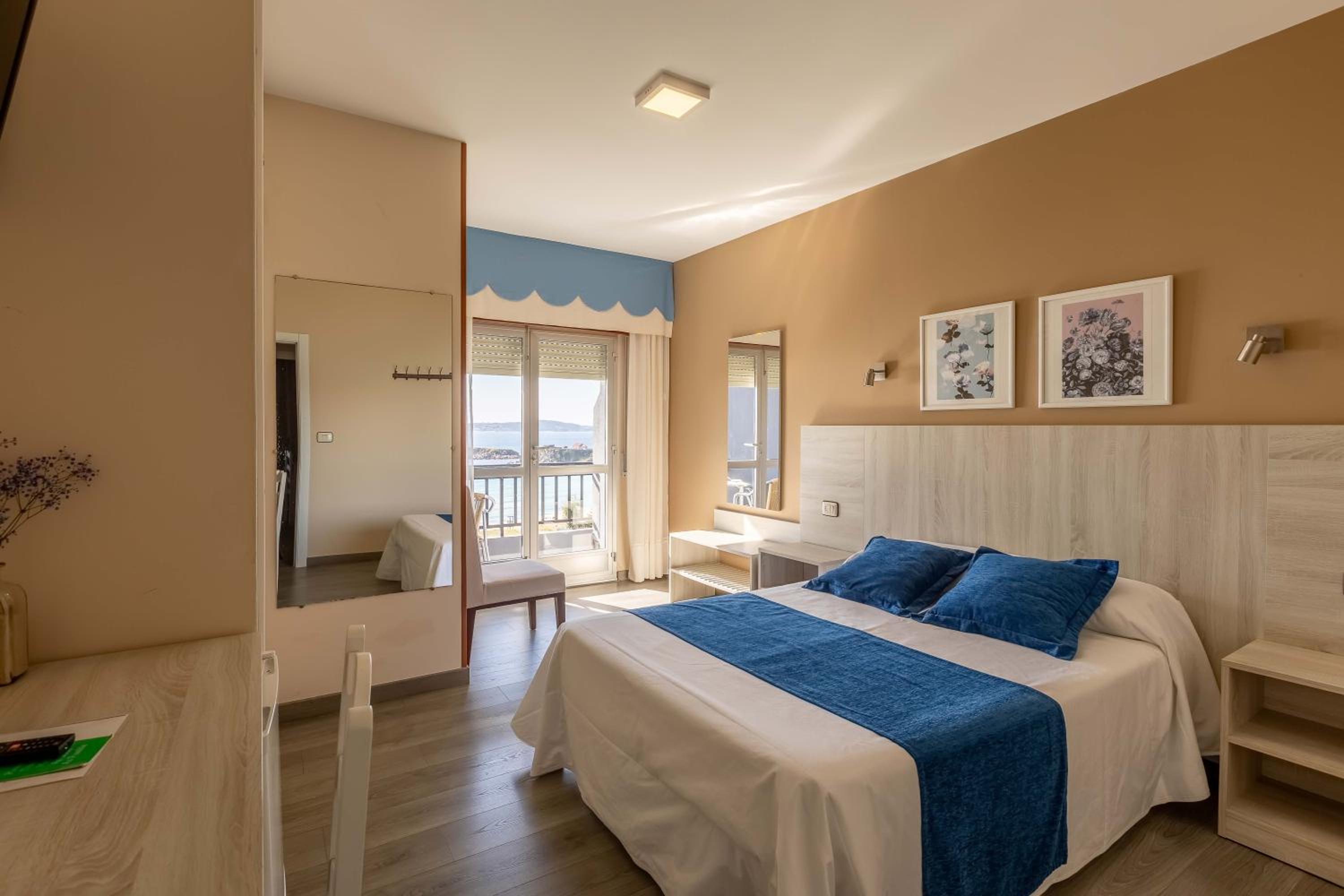 Habitación Doble o con Dos Camas con Terraza y Vista al Mar