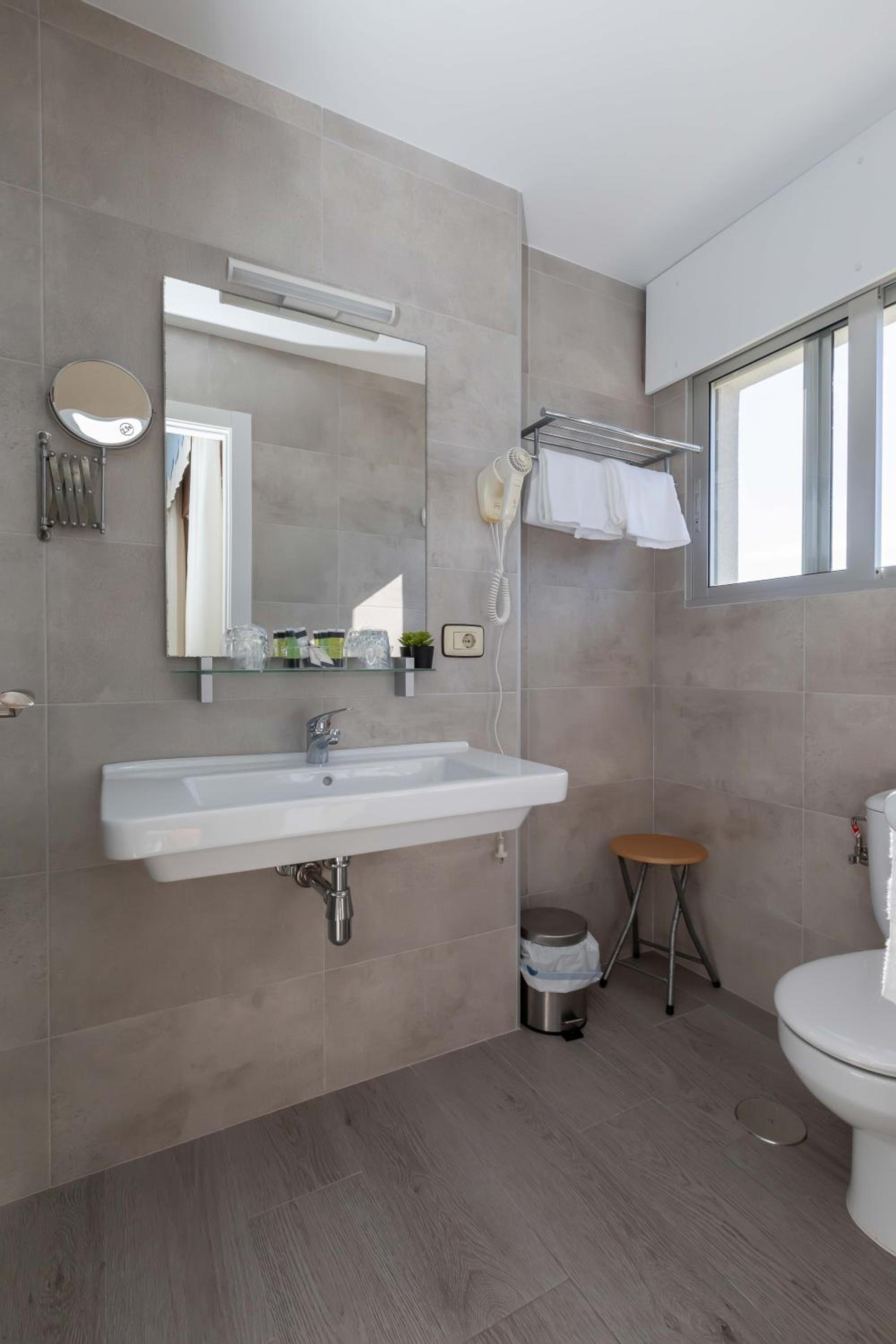 Double or Twin Room with Sea View photo 2