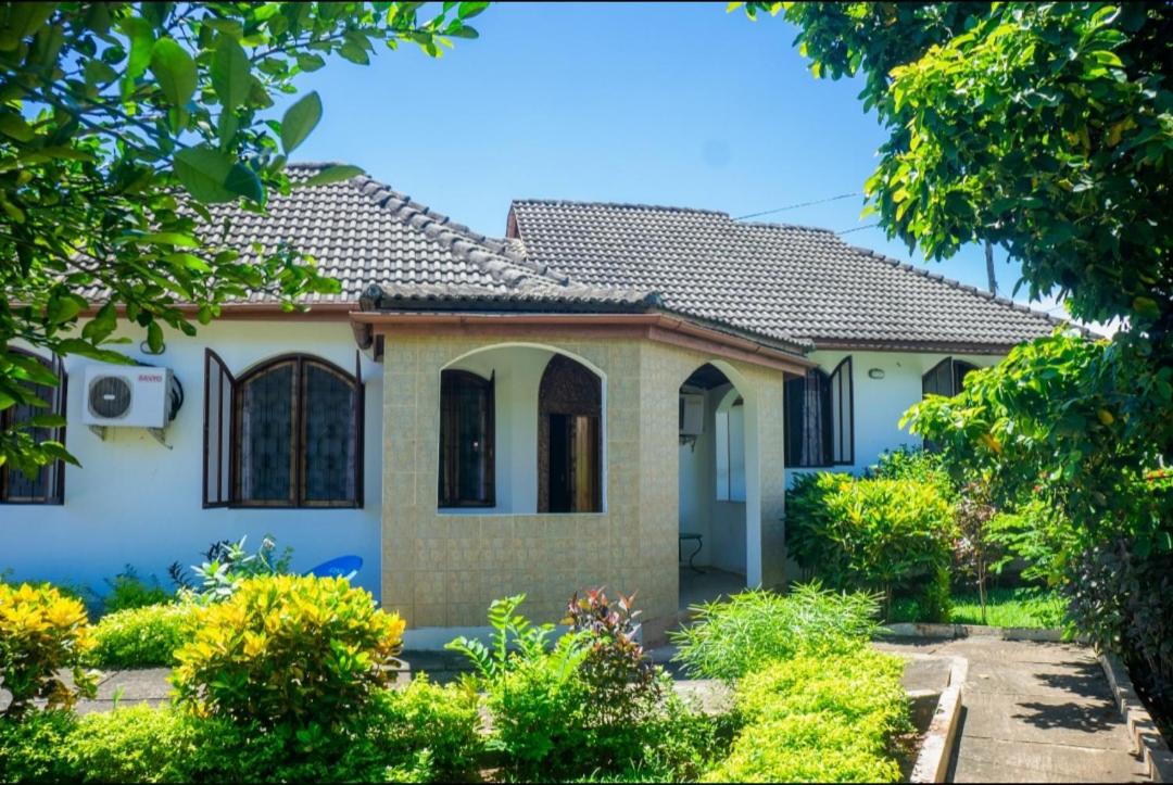 Three-Bedroom House photo 2