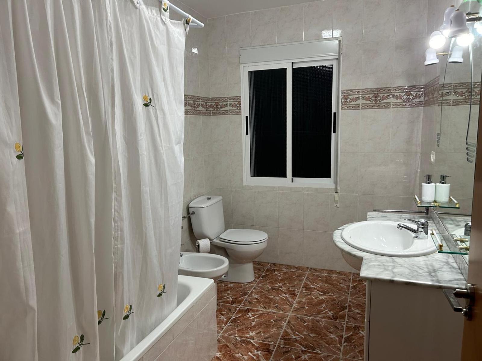 Three-Bedroom House photo 3