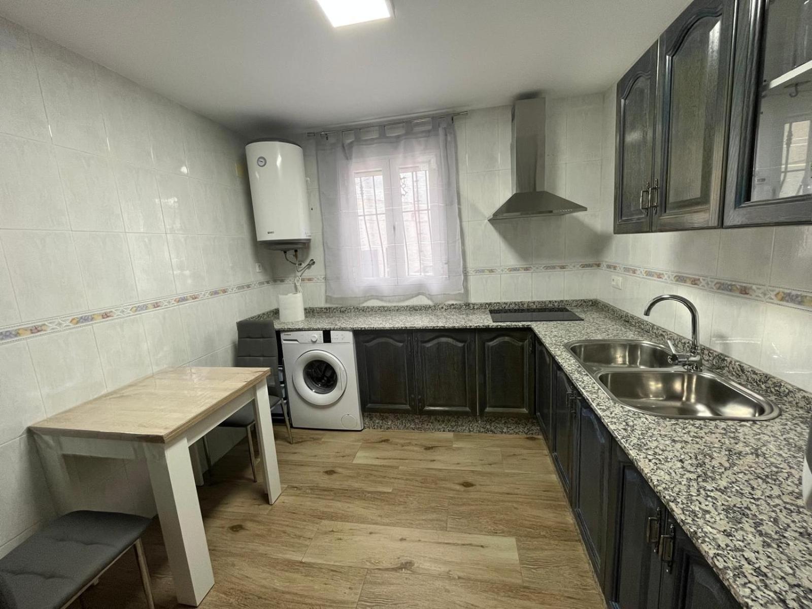 Four-Bedroom House photo 2