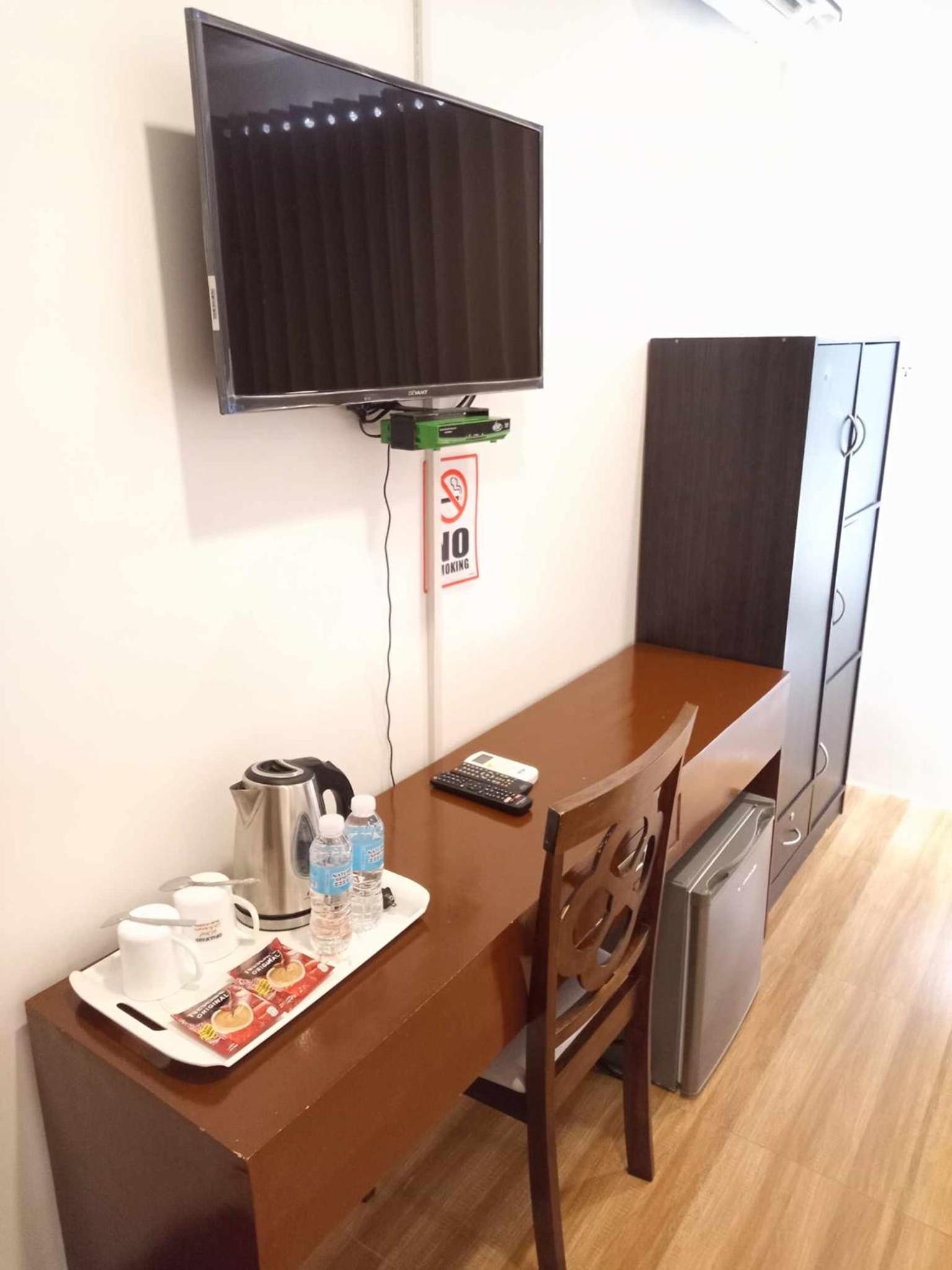 Double Room with Balcony - Photo 8