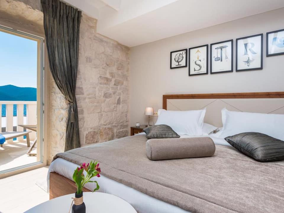 Deluxe Double Room with Balcony photo 3
