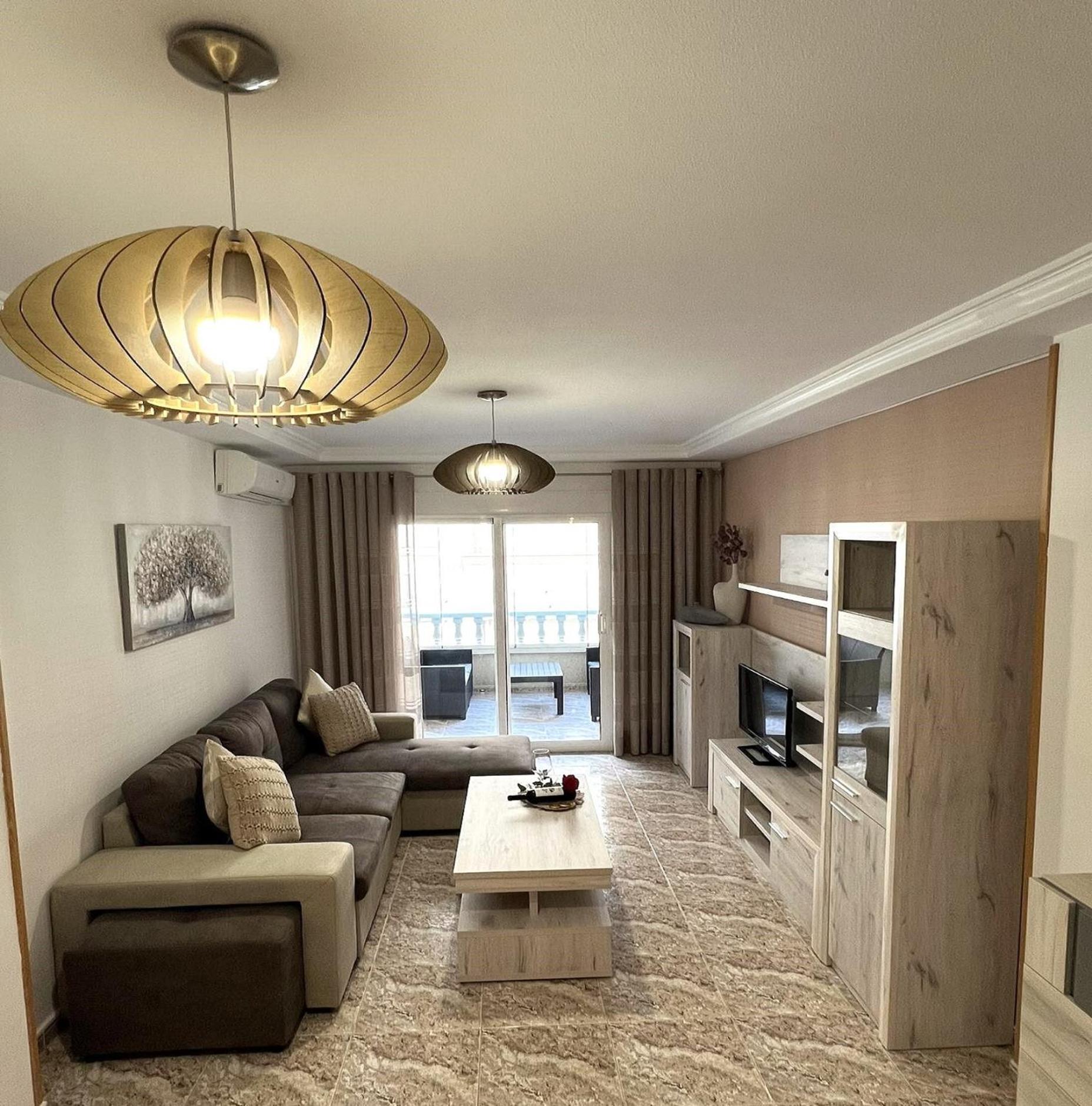 Apartamento de dos habitaciones con terraza y vista al mar