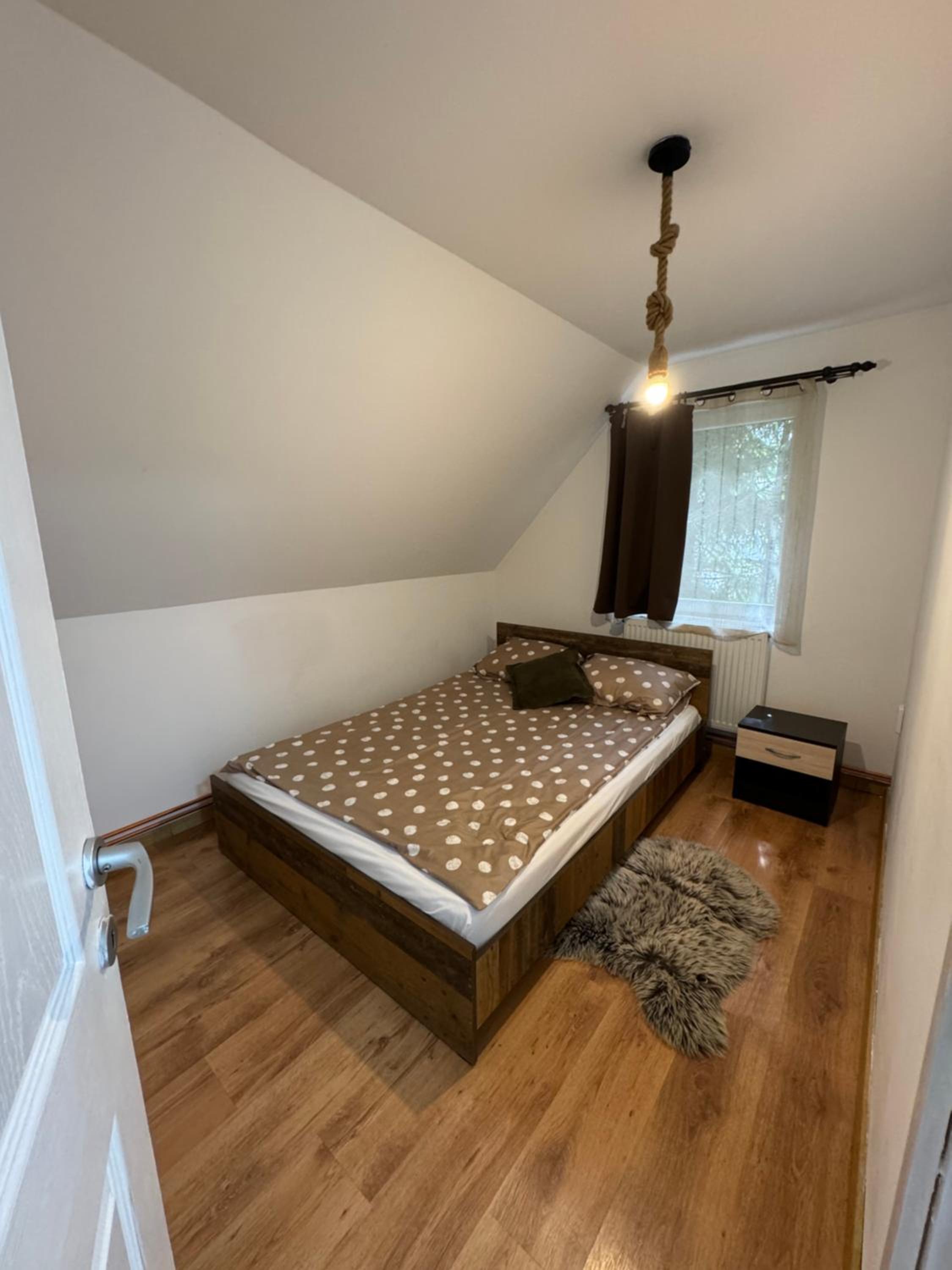 Three-Bedroom House - Photo 8