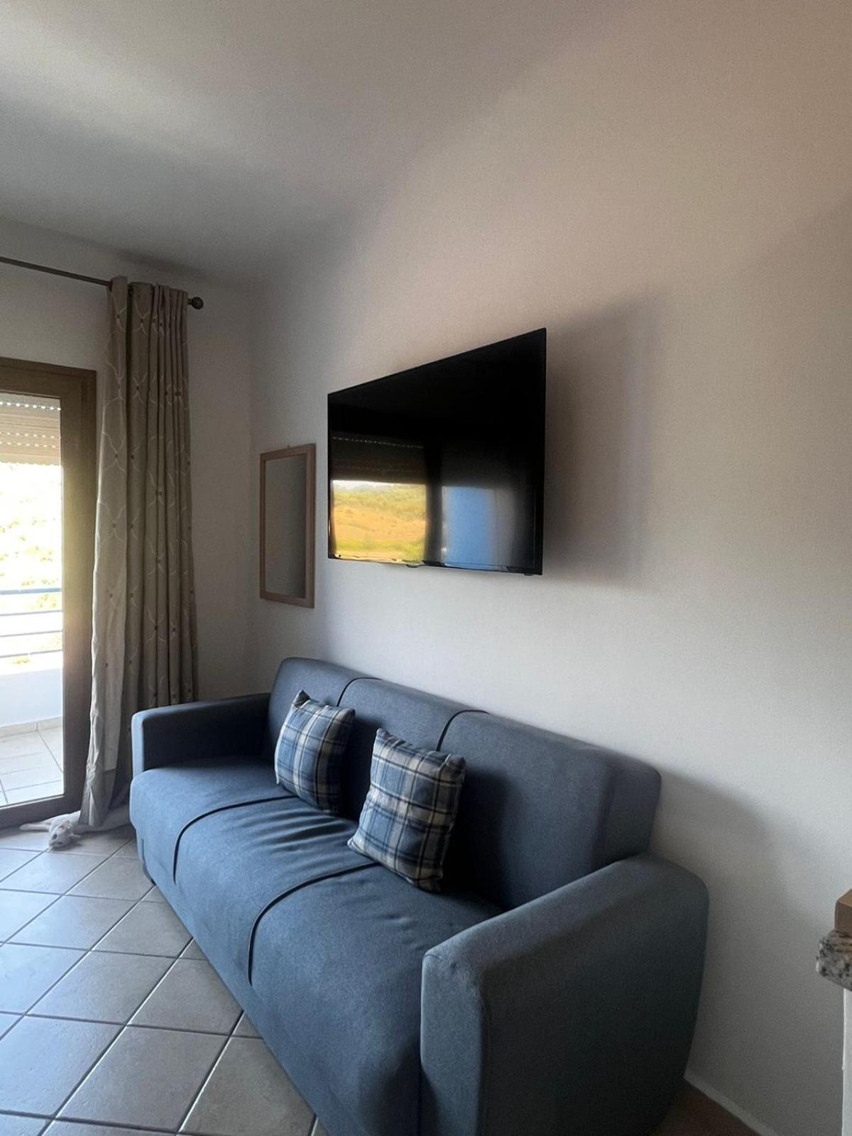 Studio Apartment photo 1