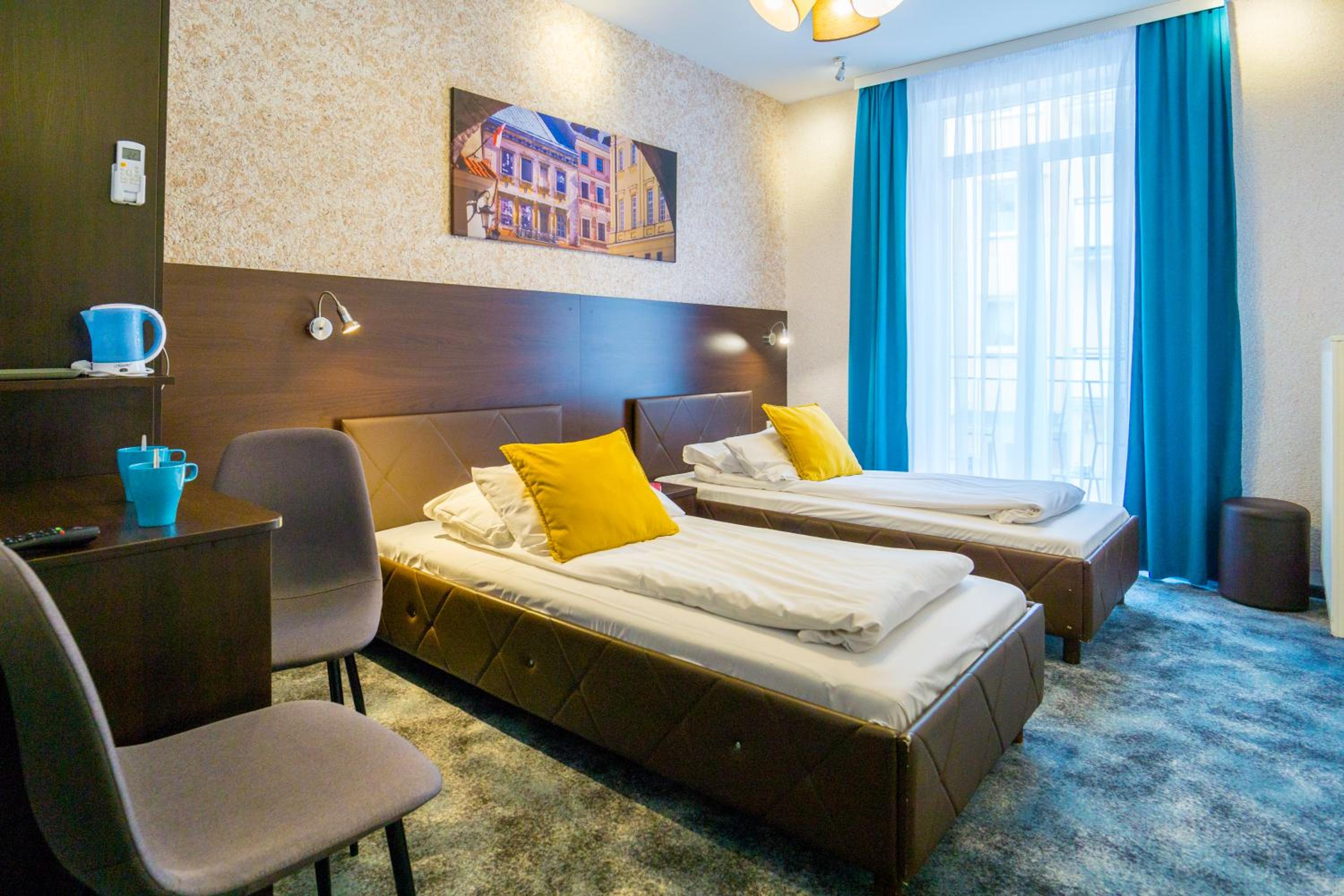 Economy Twin Room - Photo 1