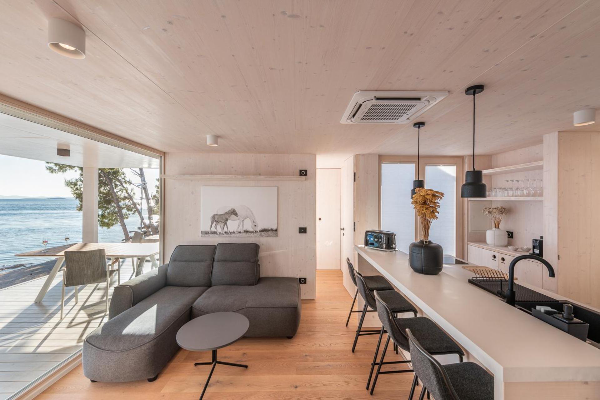 Deluxe Holiday Home - Beachfront