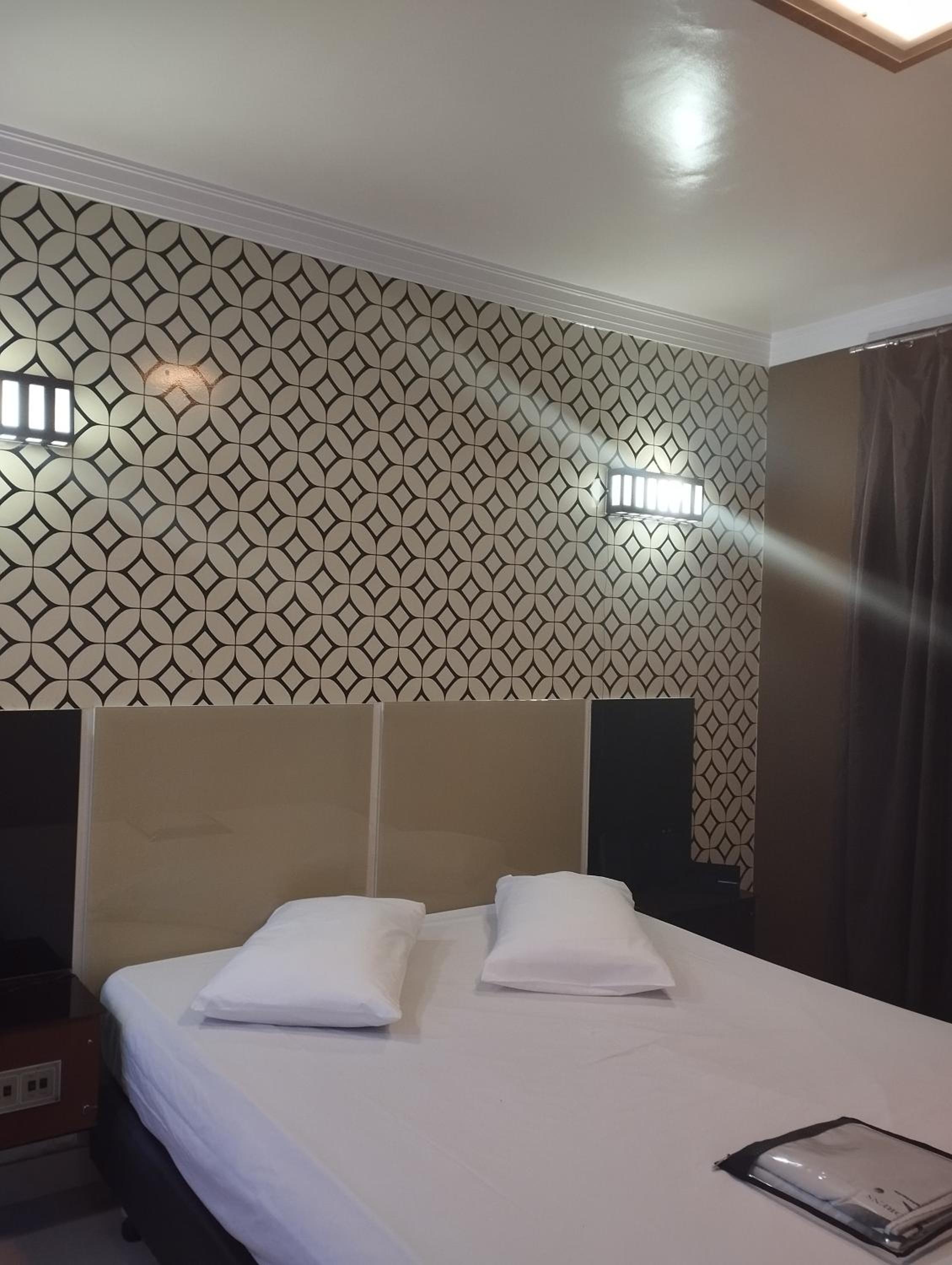Deluxe Suite with Spa Bath