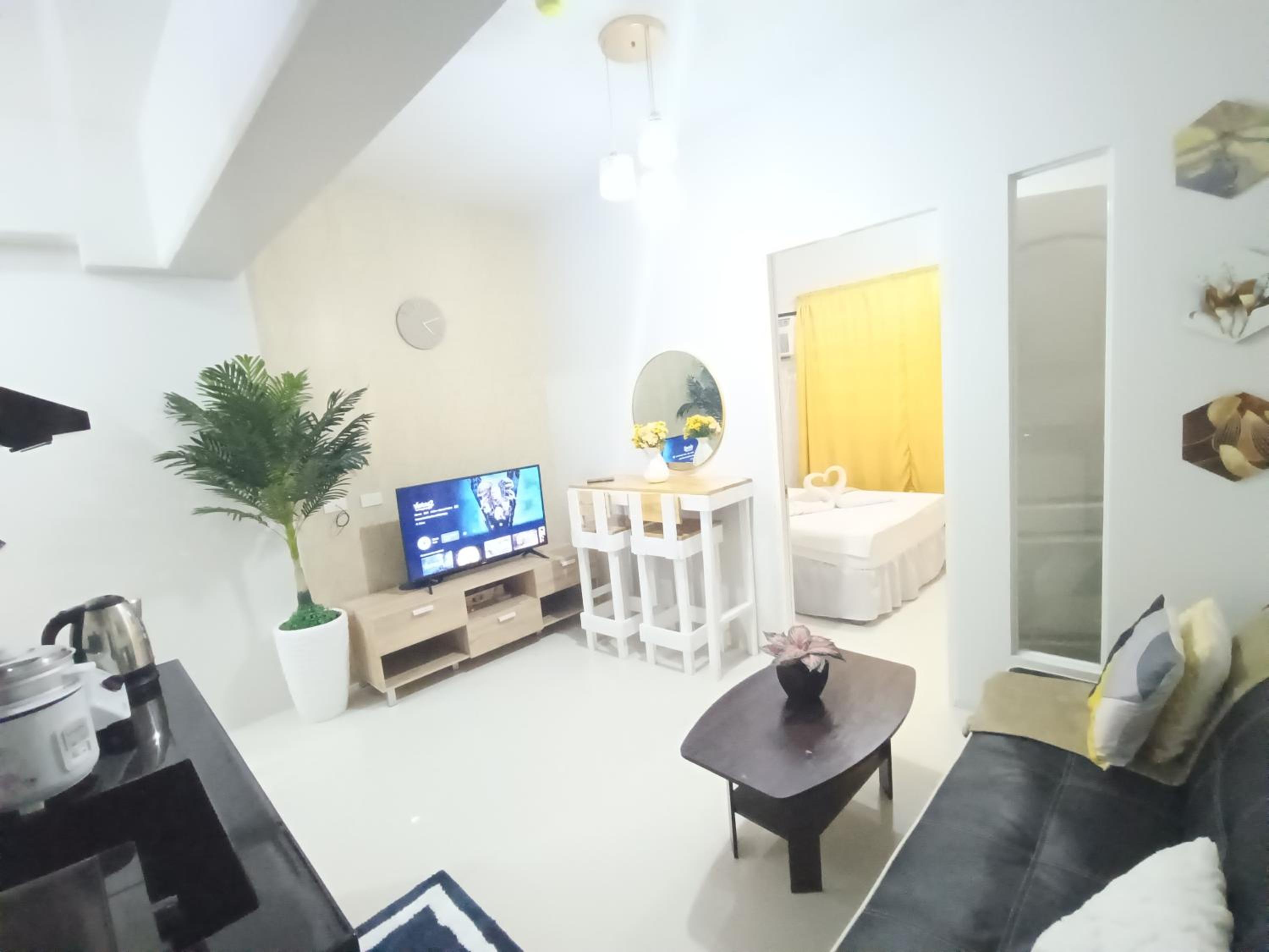 One-Bedroom Apartment photo 1