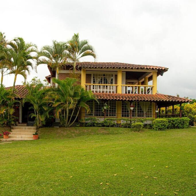 Six-Bedroom House photo 2